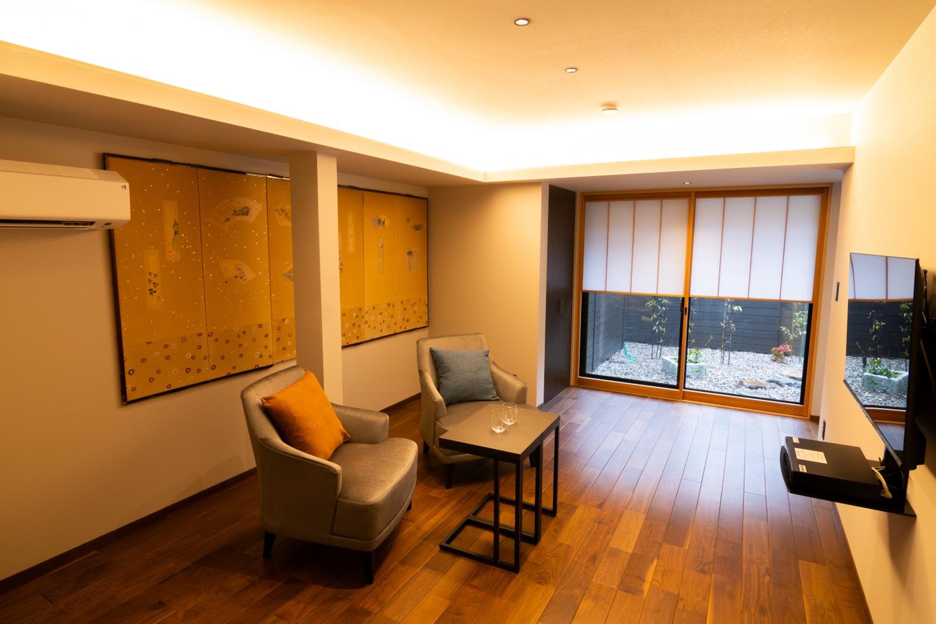 HIGAKI: “Machiya” Two-Story Suite with Separate Tatami Room and Courtyard, 98sqm, Non-Smoking