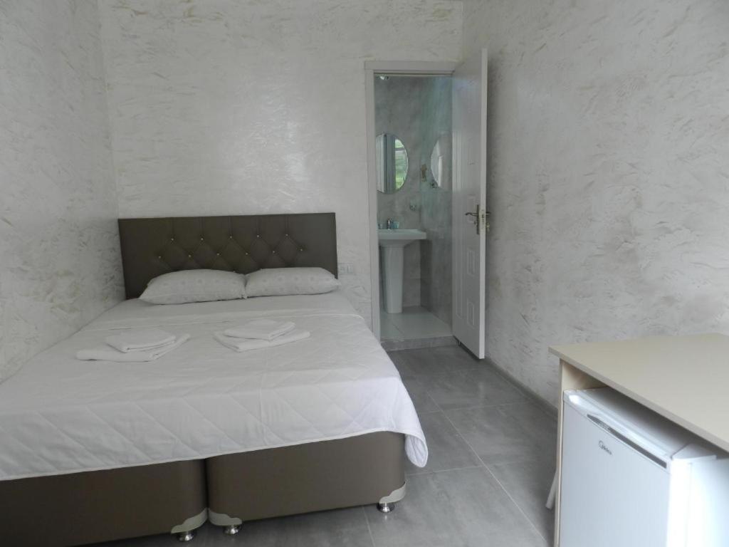 Queen Room with Garden View