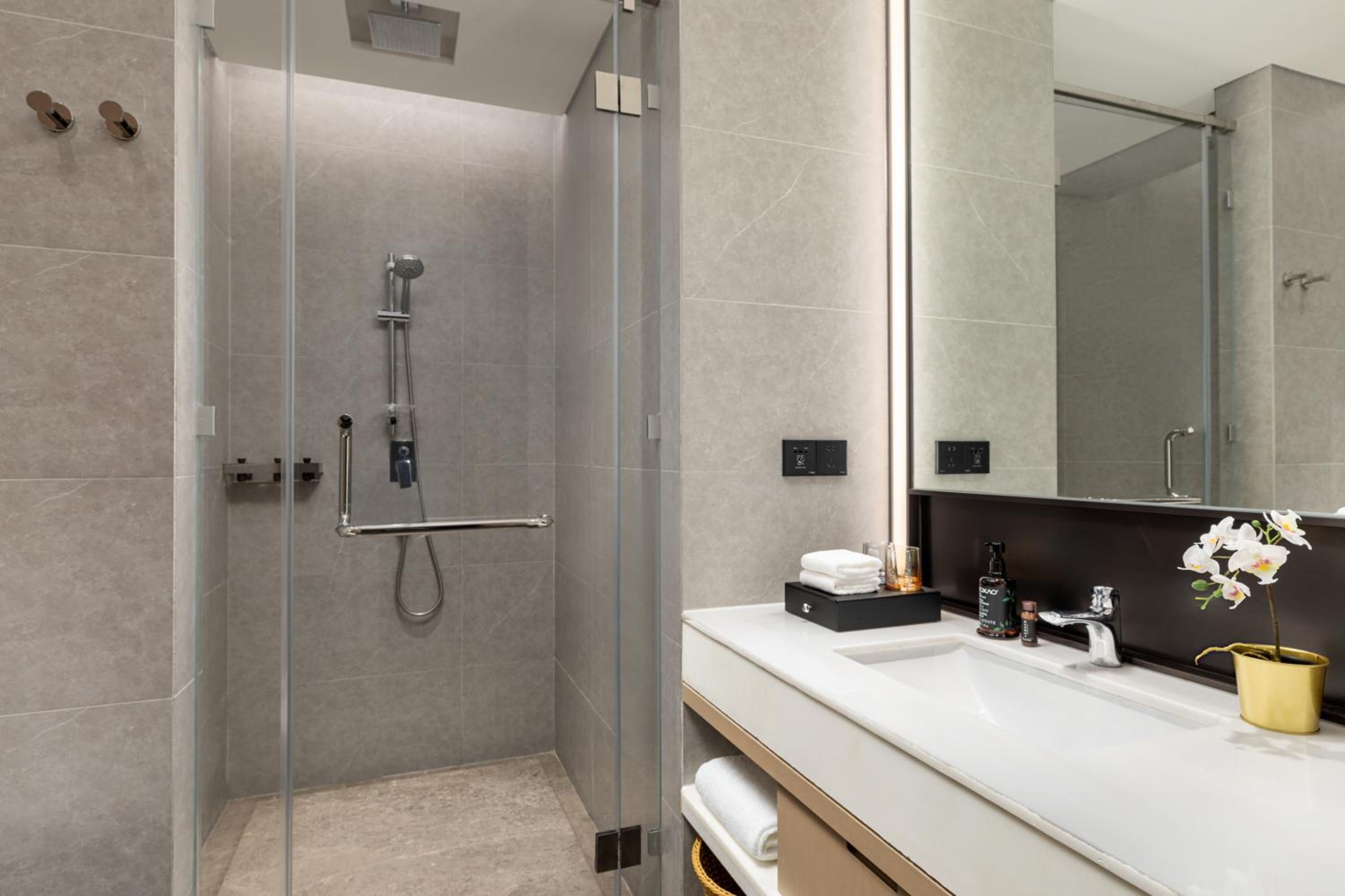 2 Bedroom Deluxe photo 2