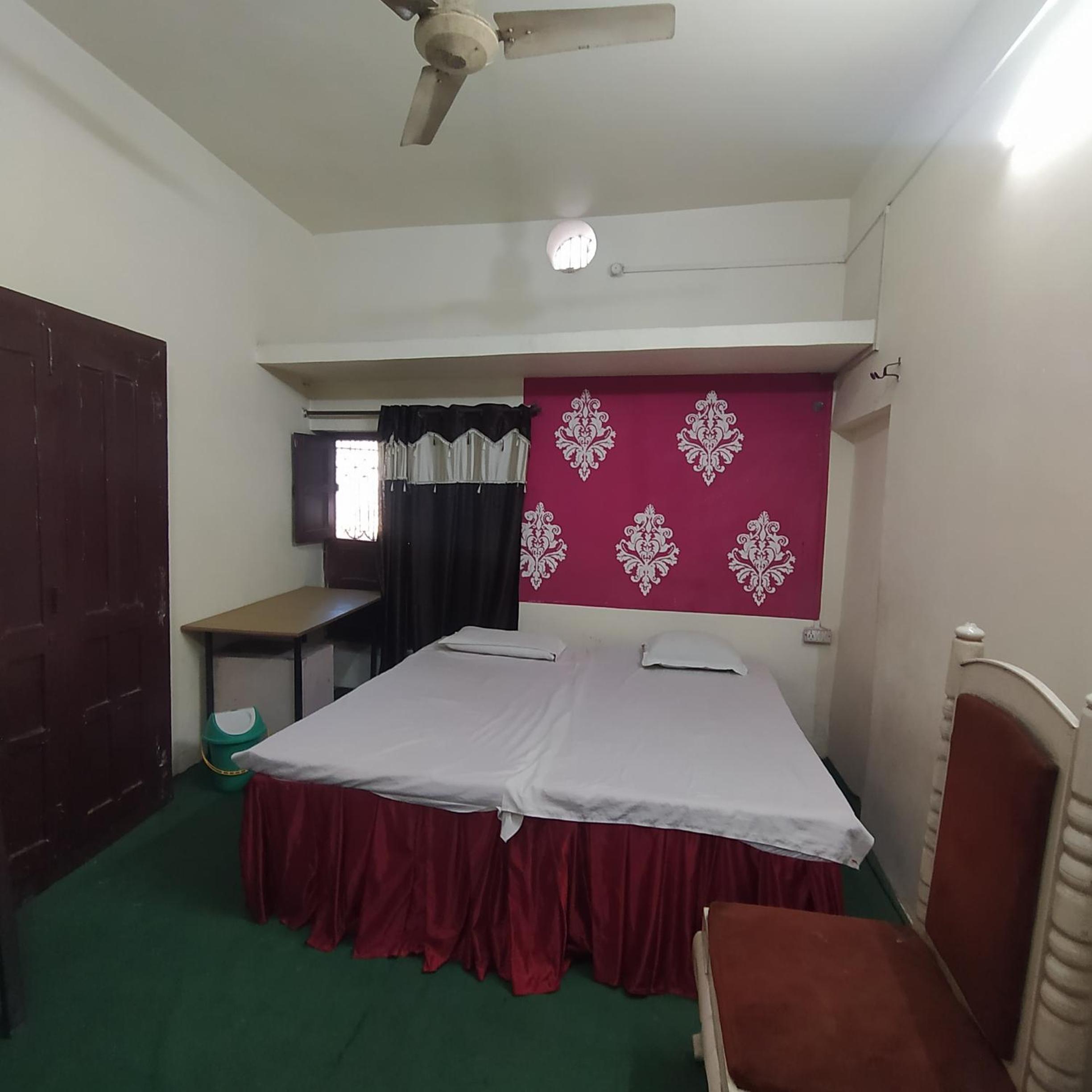 Budget Double Room - Photo 2