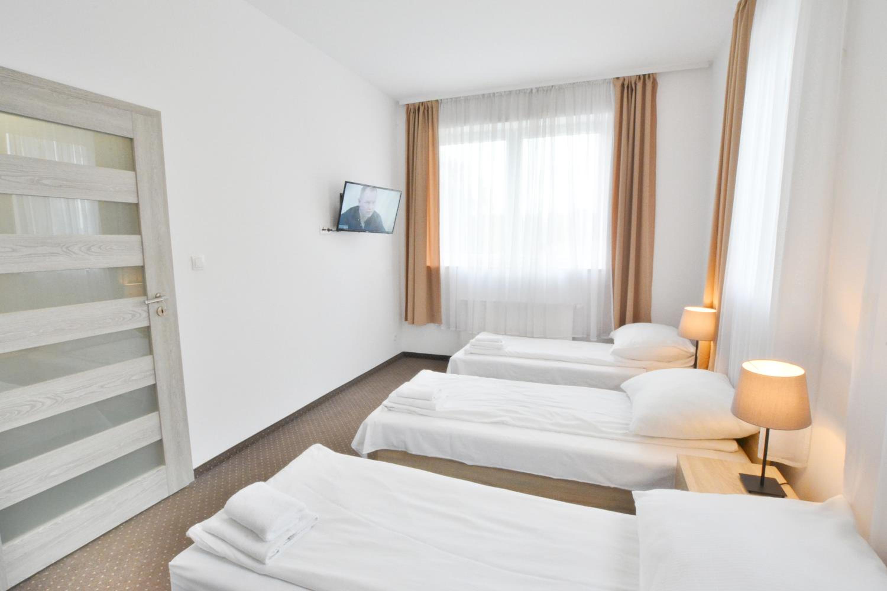 Triple Room with Private Bathroom - Photo 3