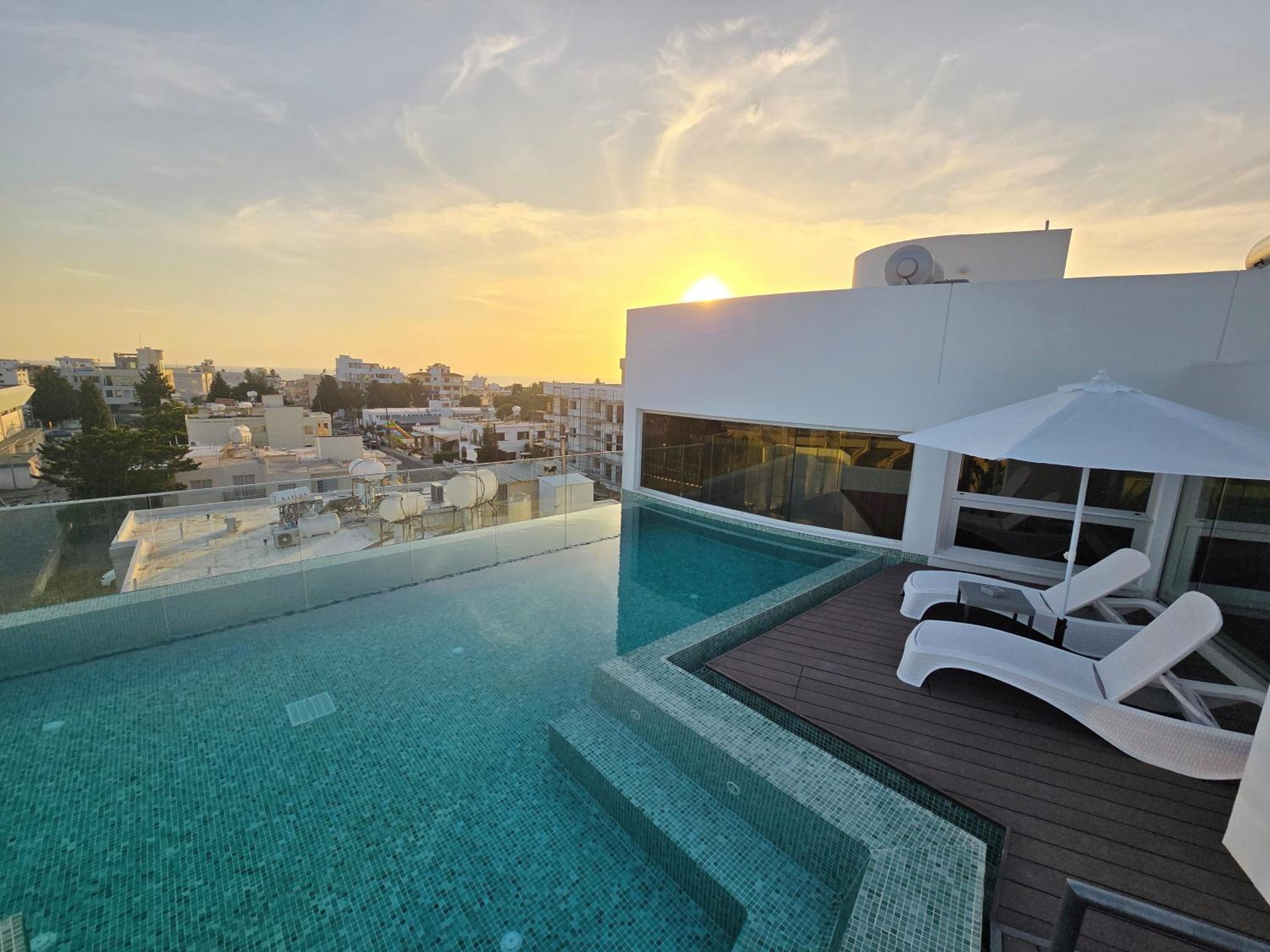 Deluxe Apartment