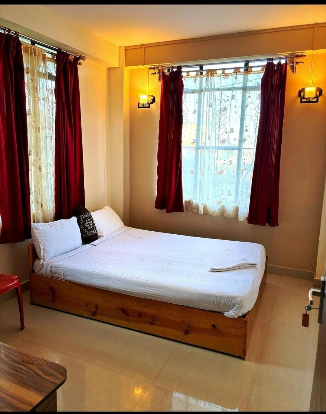 Deluxe Double Room (2 Adults + 1 Child) photo 1
