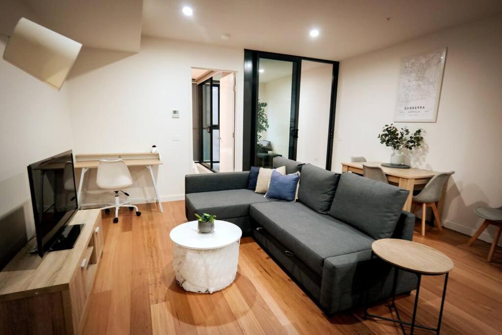 One-Bedroom Apartment photo 1