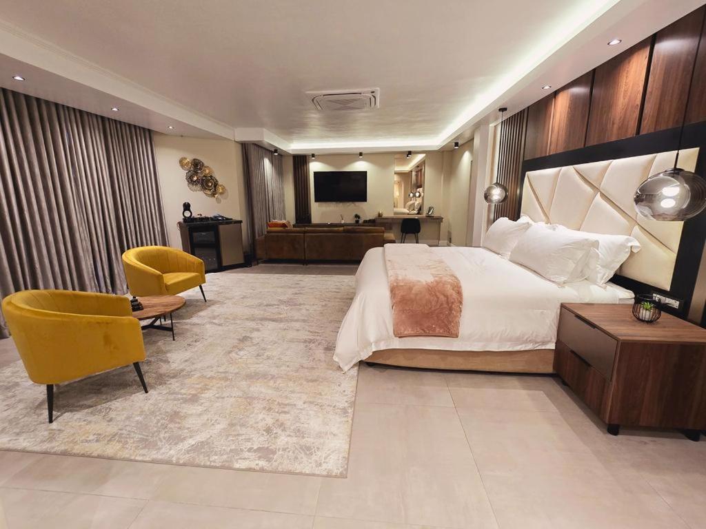 Deluxe Suite
