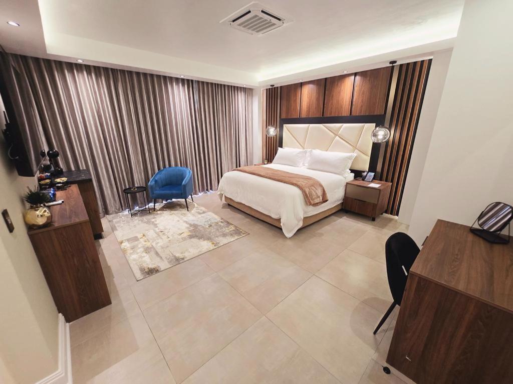 Luxury Suite