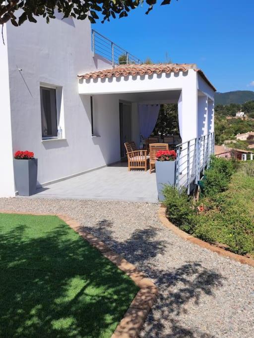 Three-Bedroom Villa photo 3