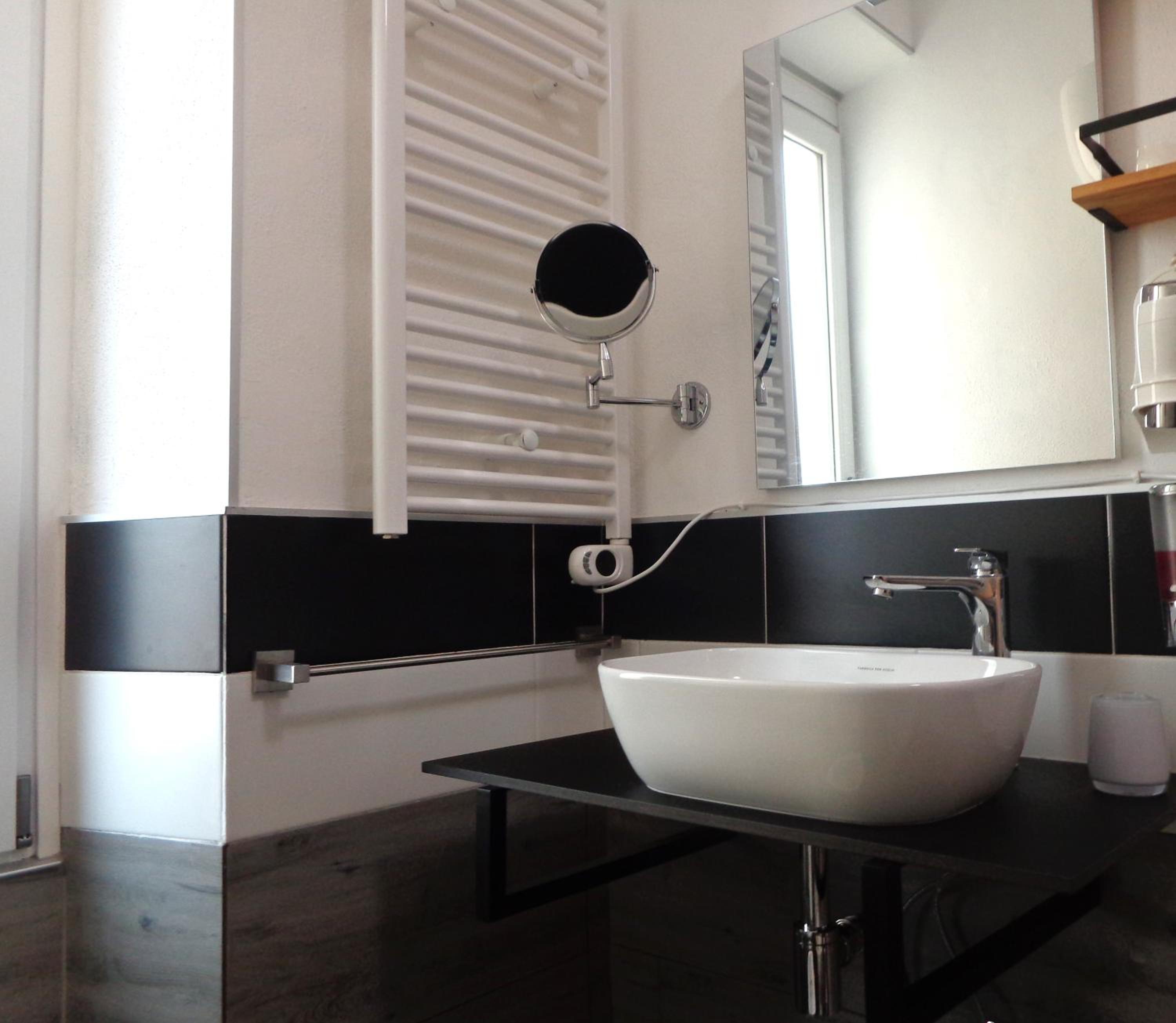 Double Room with Private External Bathroom - Photo 7