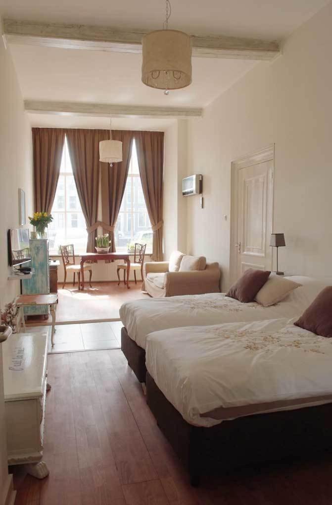 Twin Room with Private Bathroom photo 1