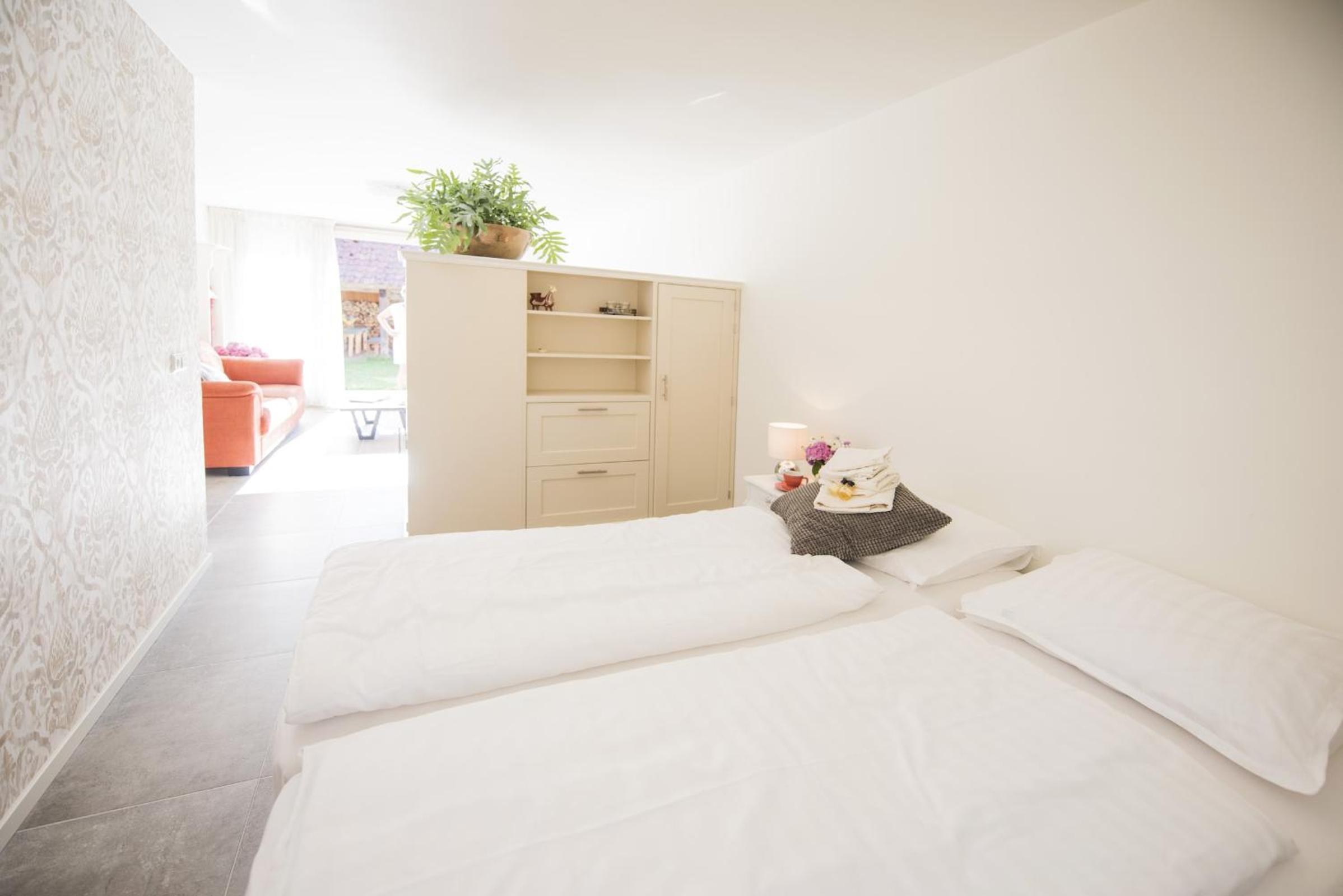 Twin Room with Bathroom photo 2