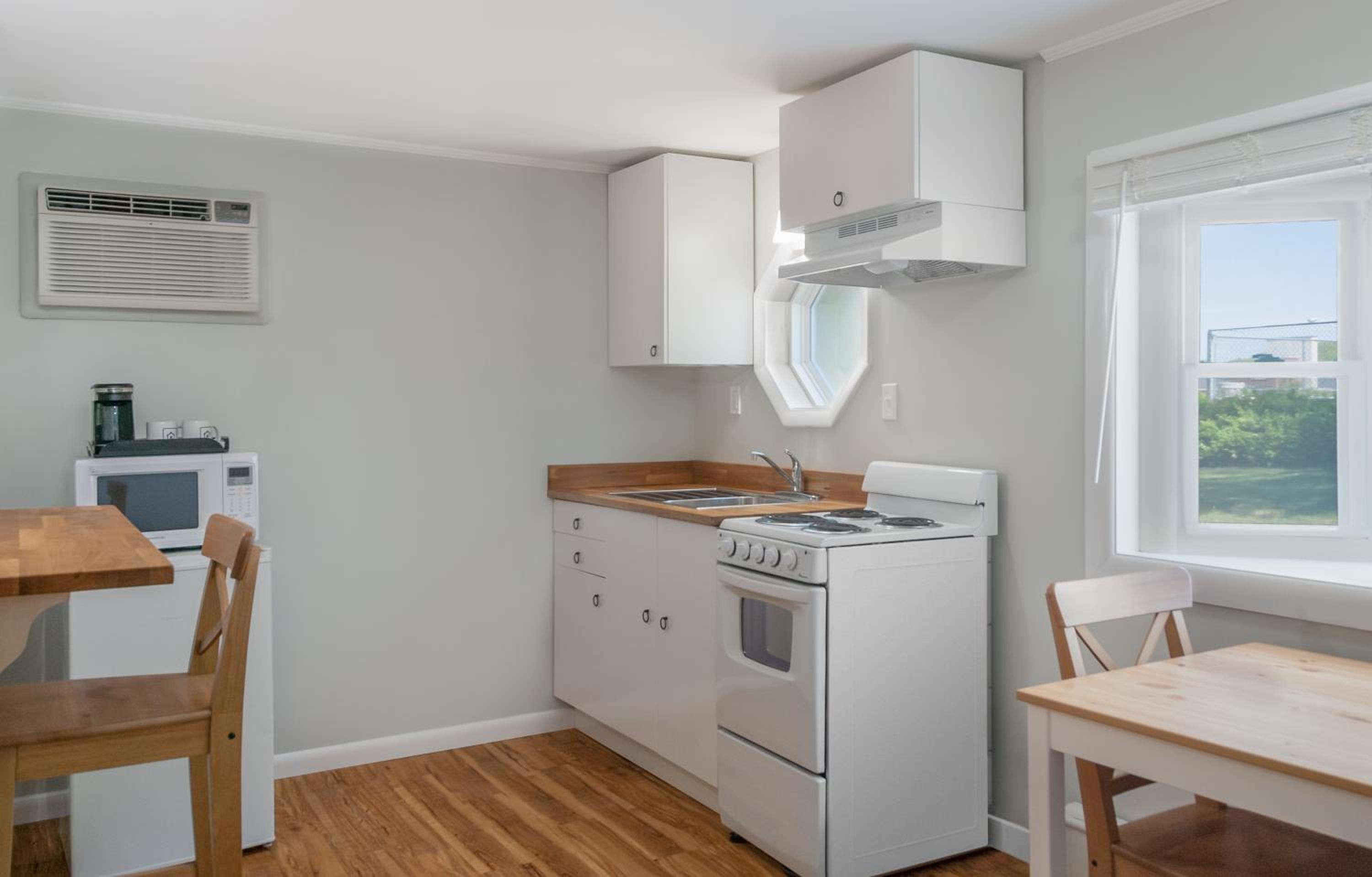 Queen Studio with Kitchenette photo 3