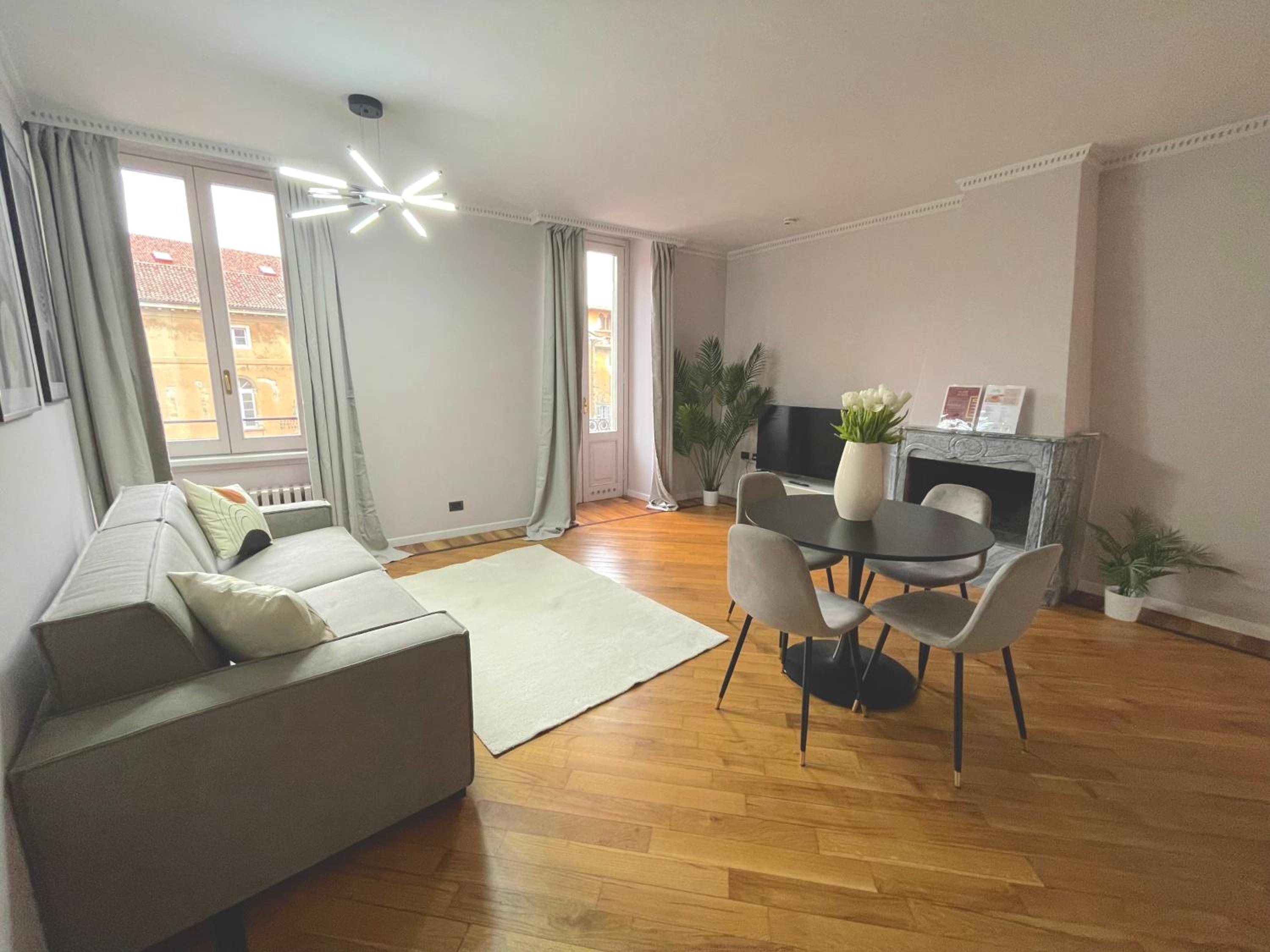 One-Bedroom Apartment photo 1