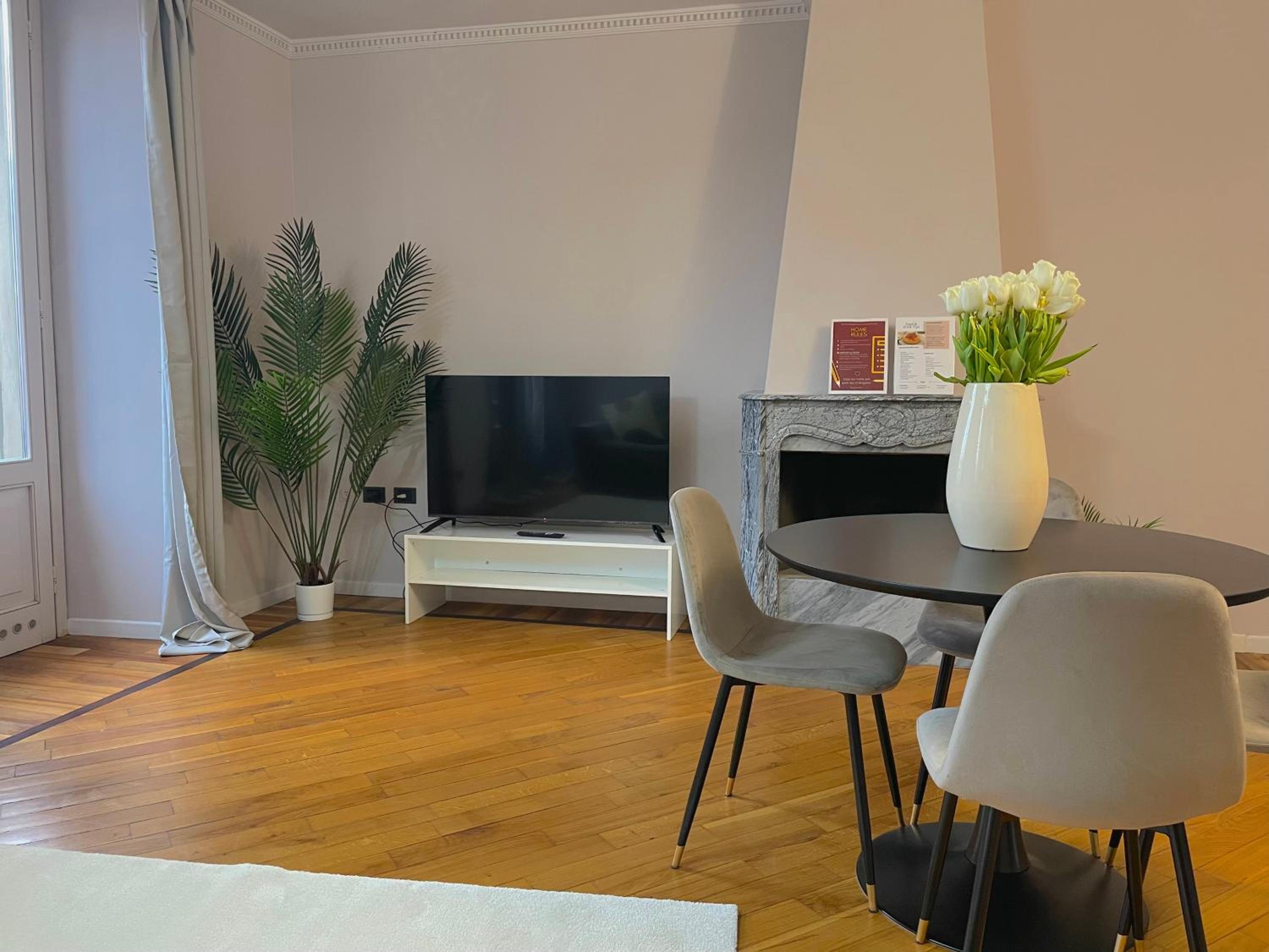 One-Bedroom Apartment photo 3