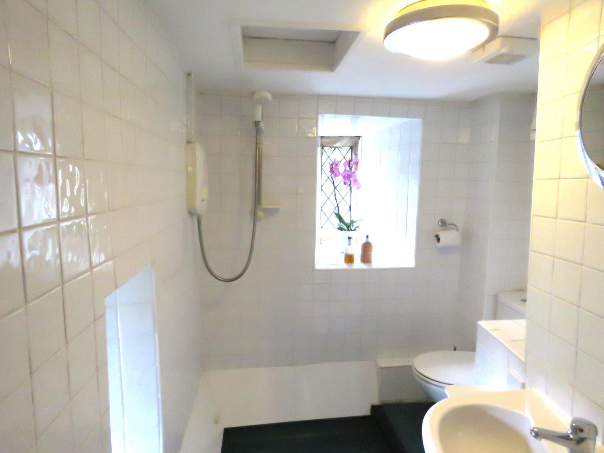 One-Bedroom House - Photo 28