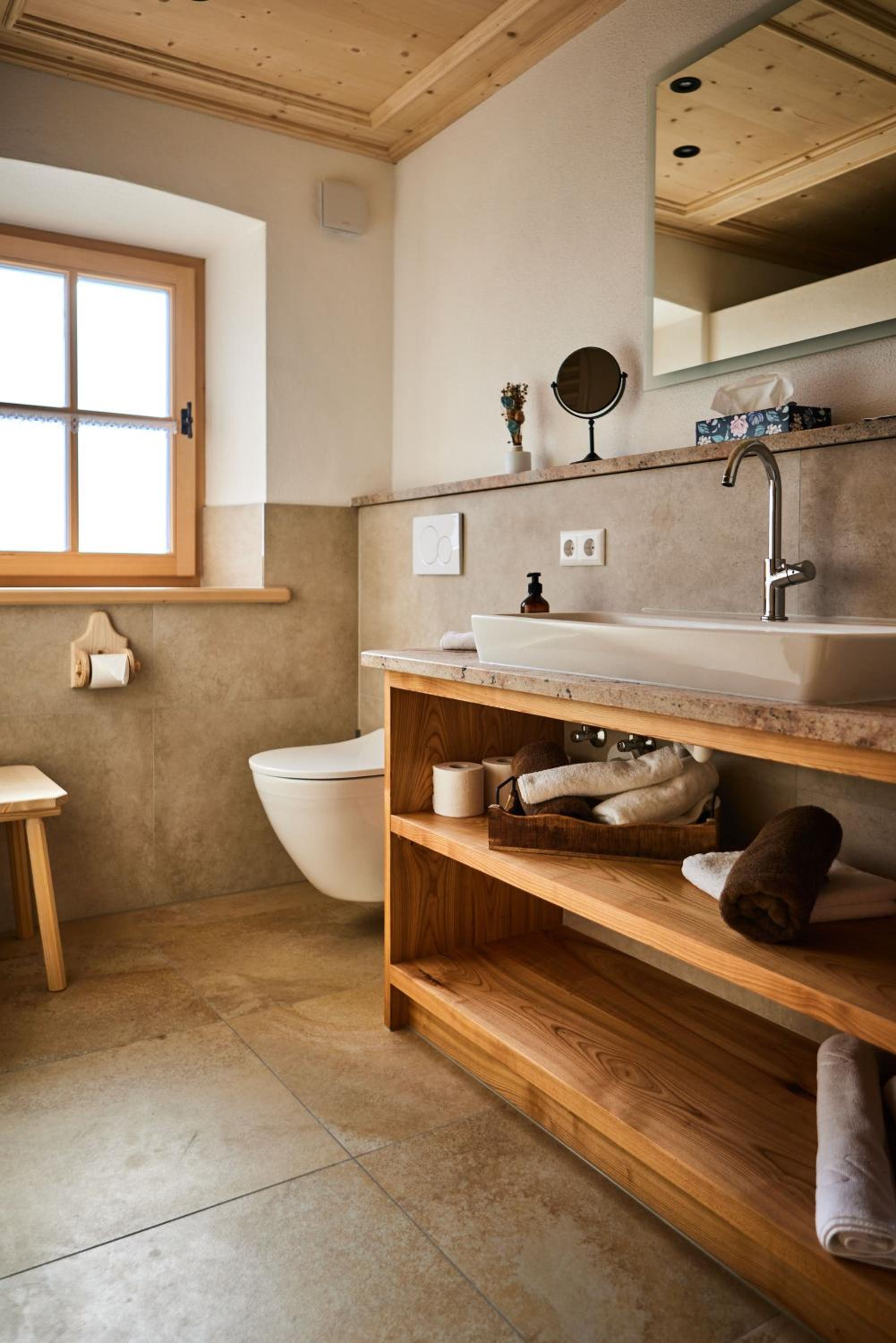 Two-Bedroom Apartment with Shower  photo 2