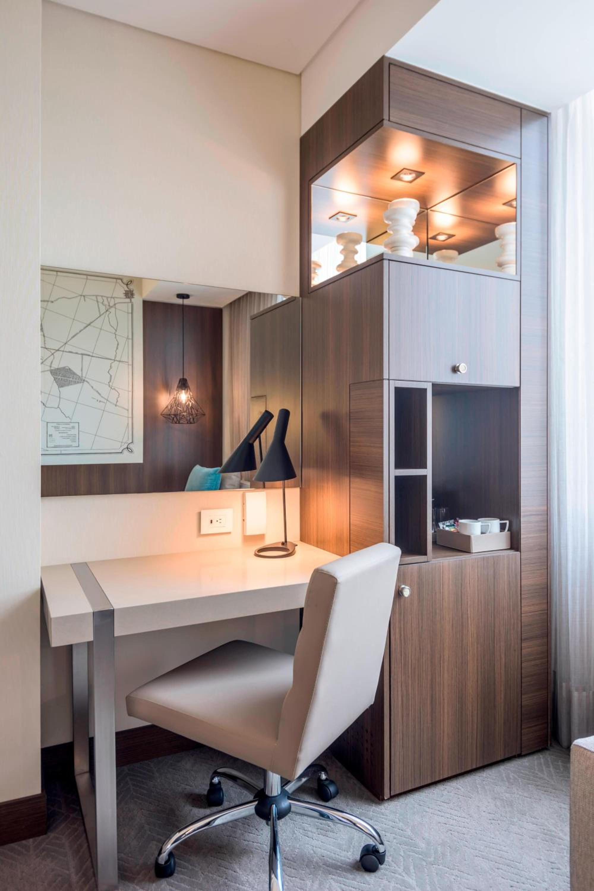 Superior King Room with Sofa Bed photo 2