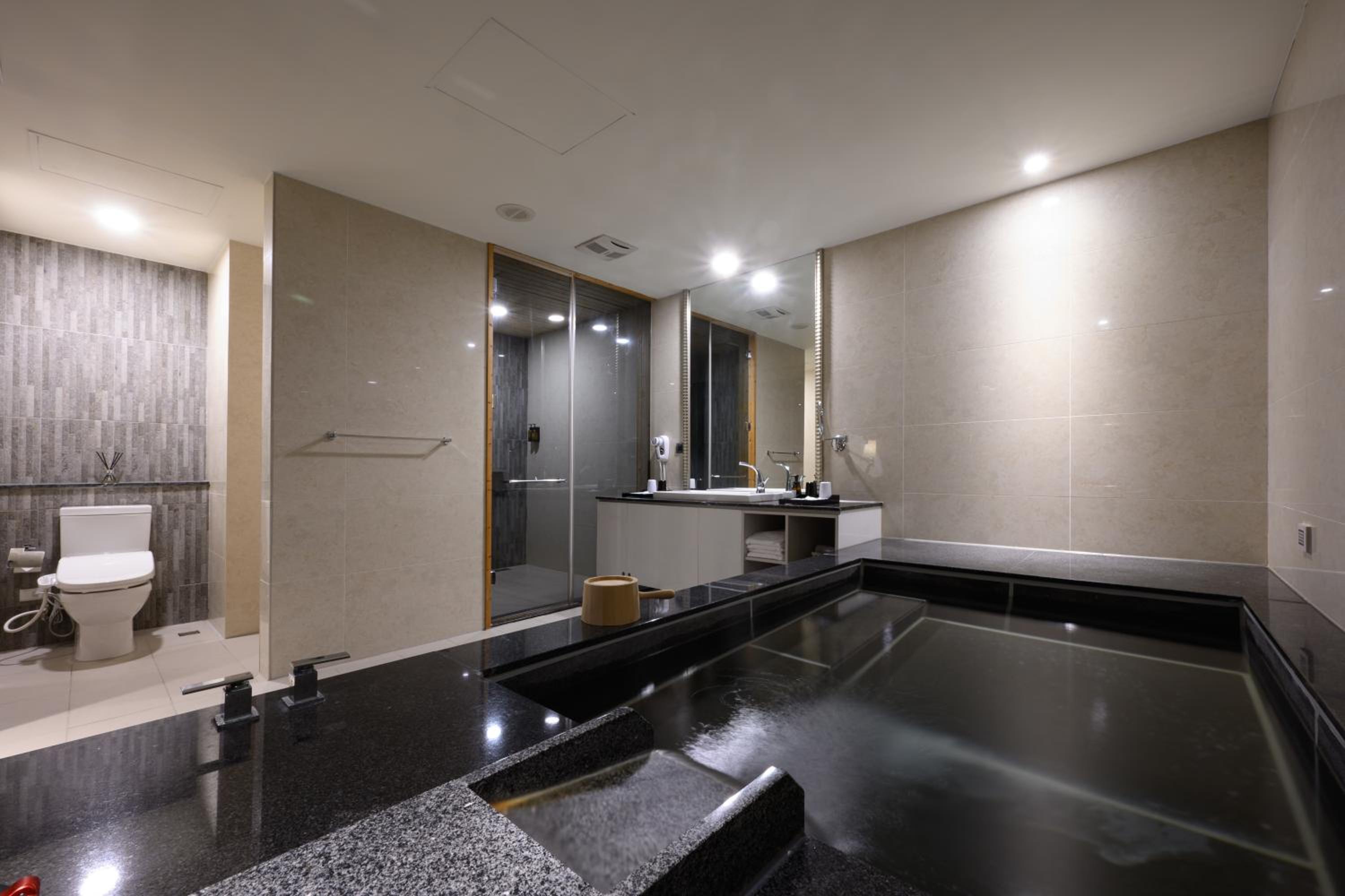 Family Suite - Photo 15