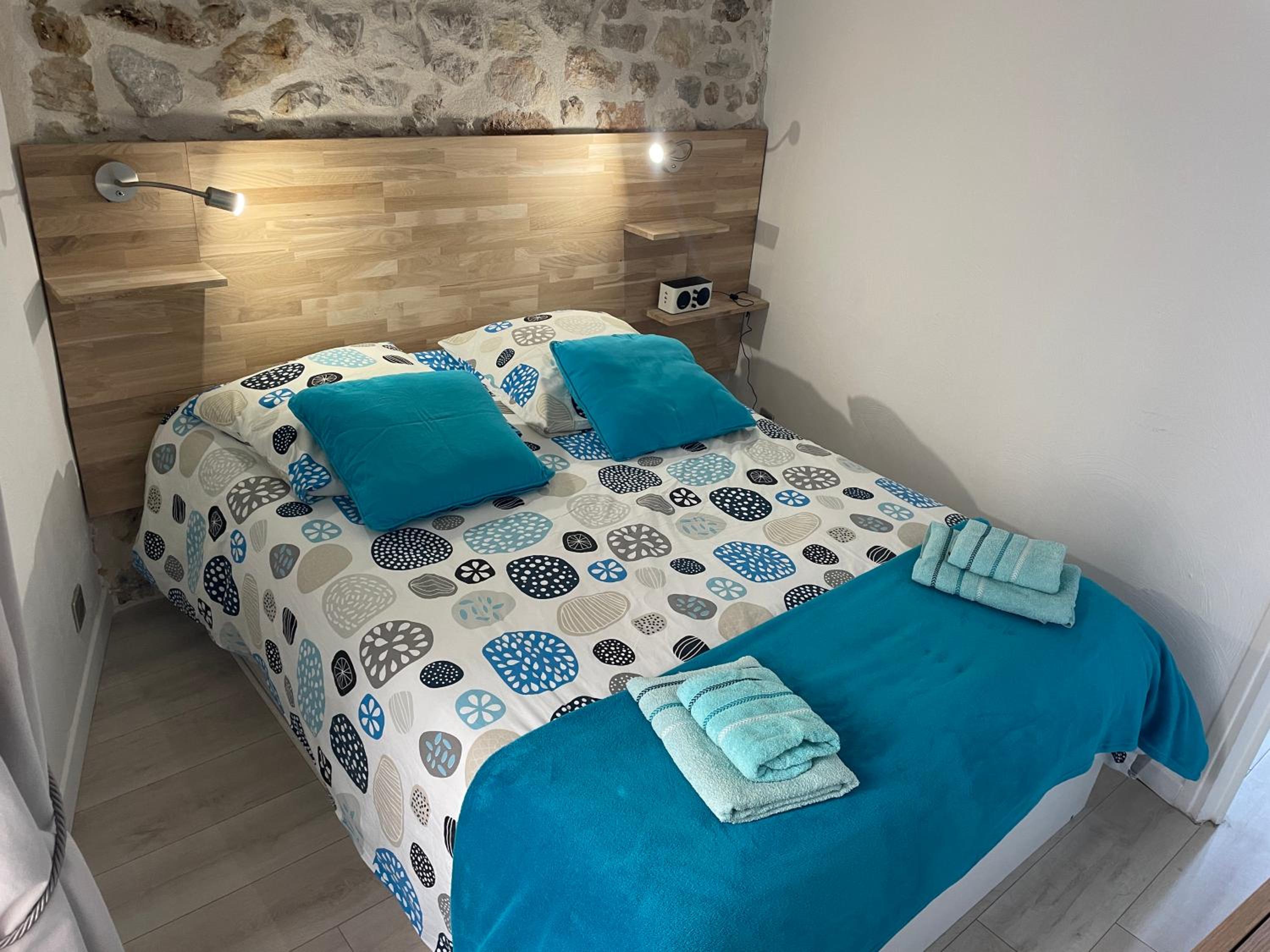 Apartment with Sea View - Photo 9