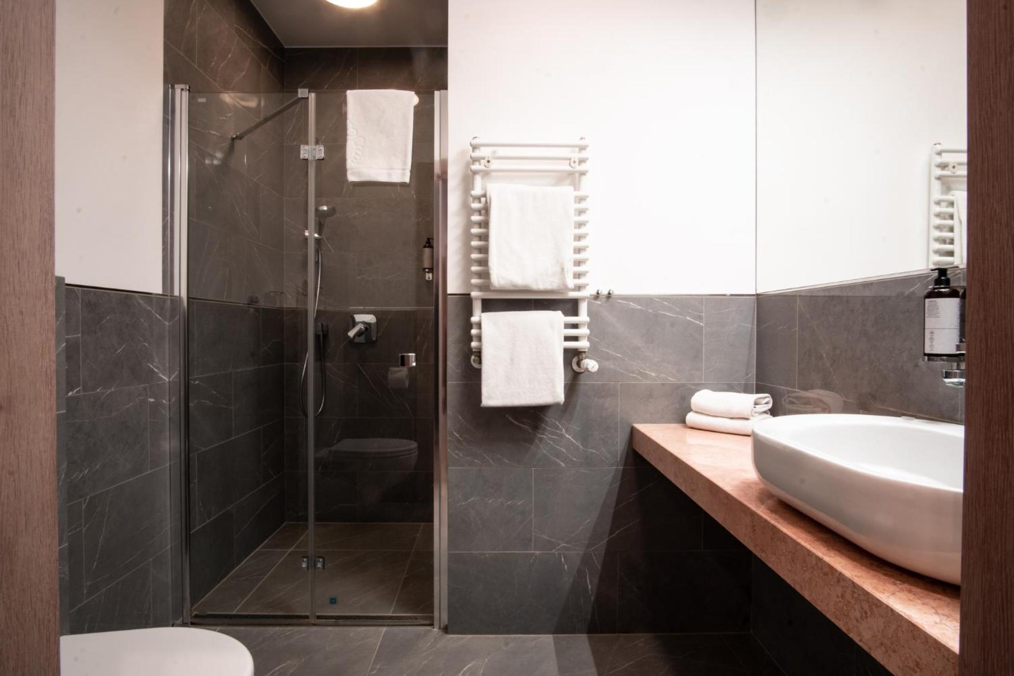 Double or Twin Room - Photo 2