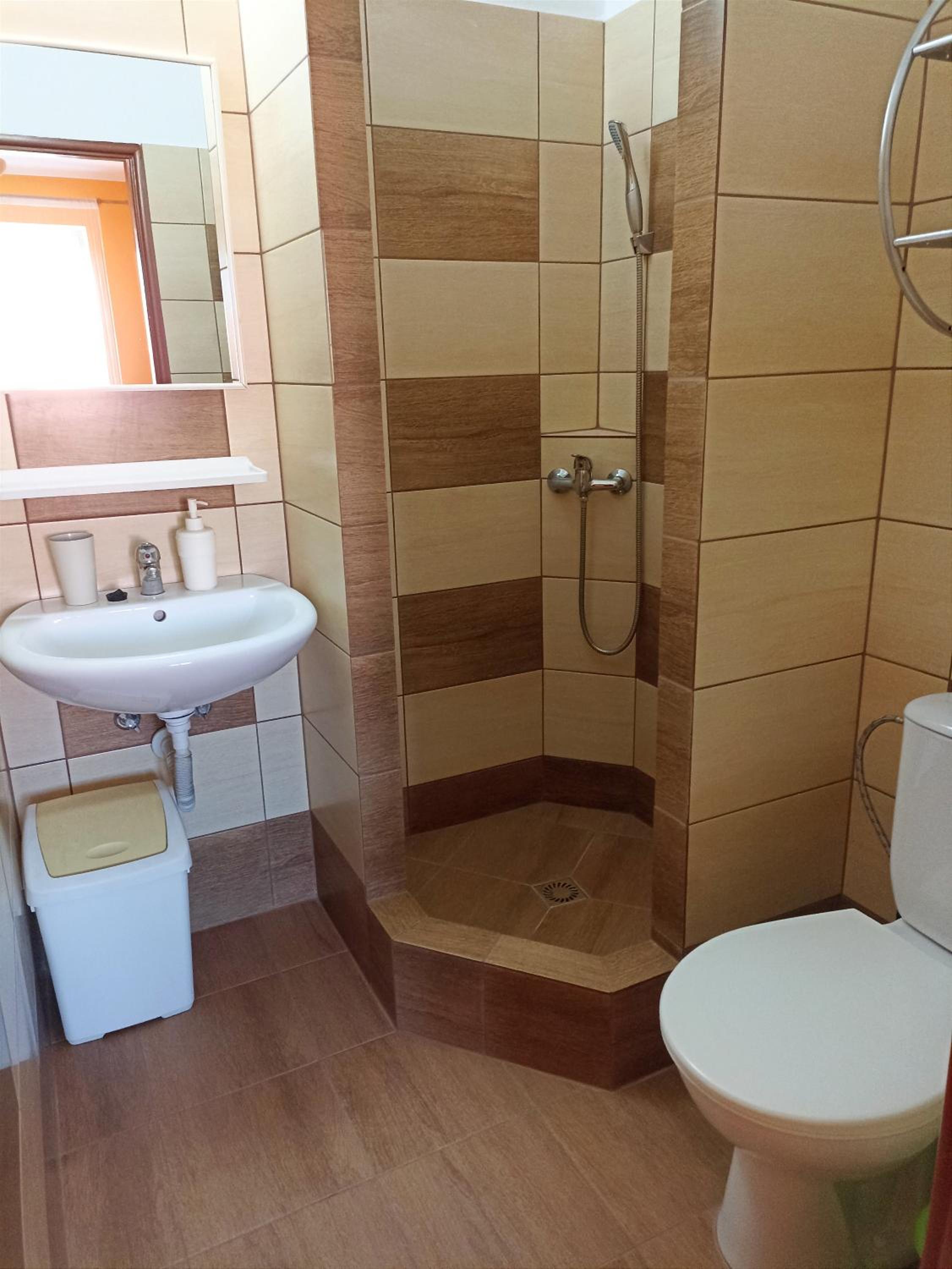 Twin Room with Bathroom - Photo 7