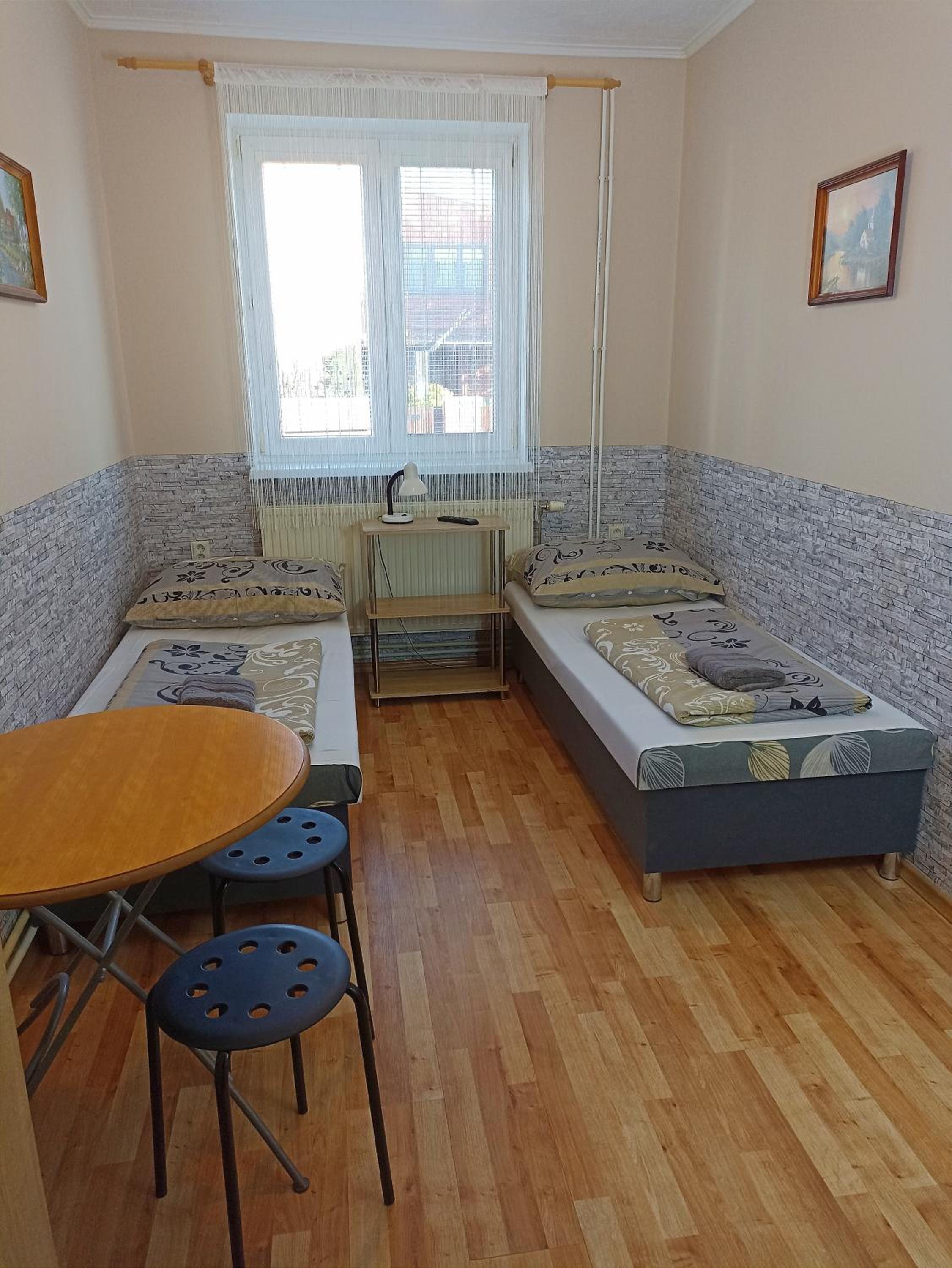 Twin Room with Bathroom - Photo 3