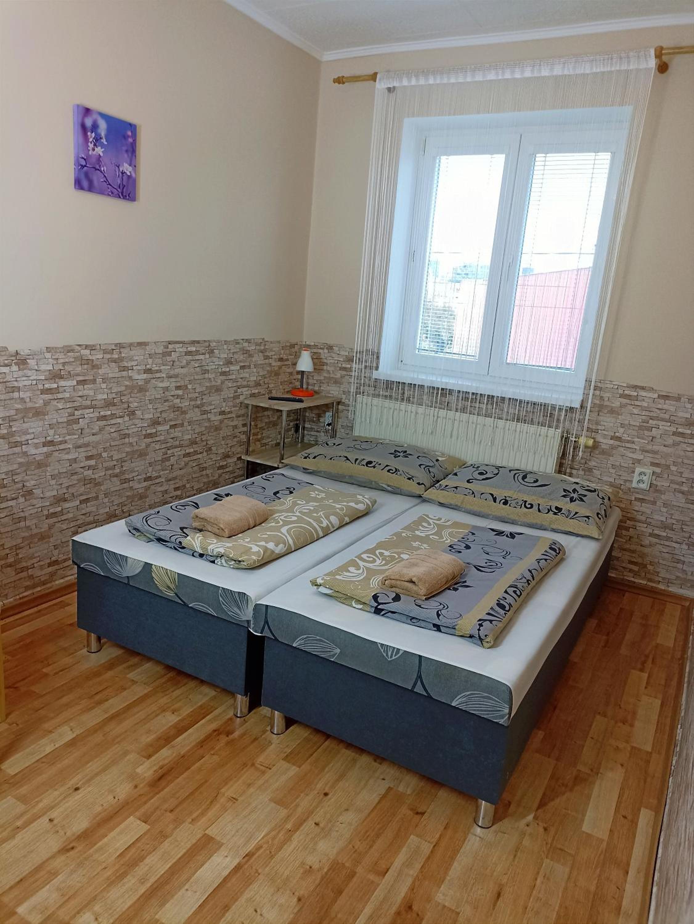 Twin Room with Bathroom - Photo 9
