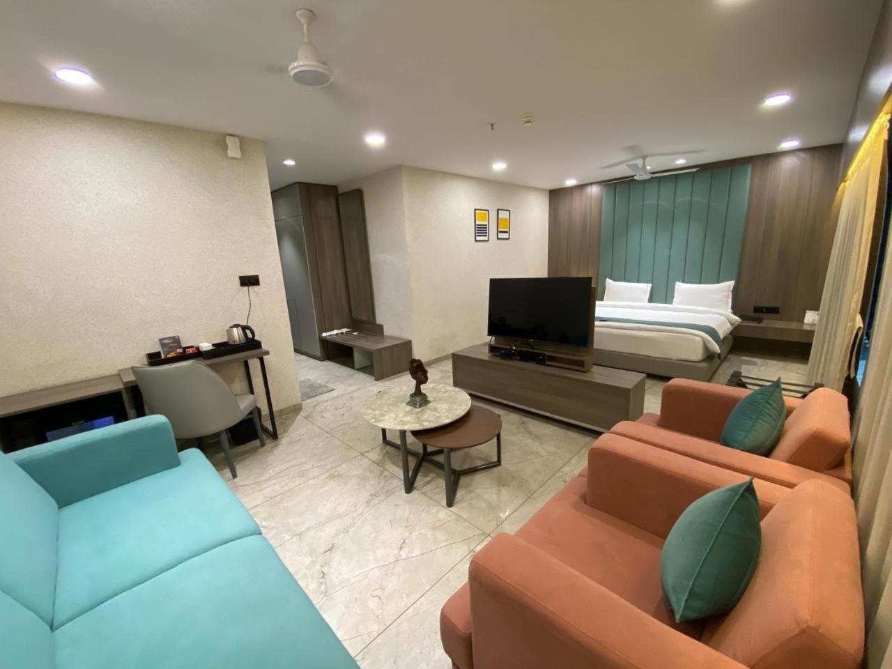 Suite - Photo 3