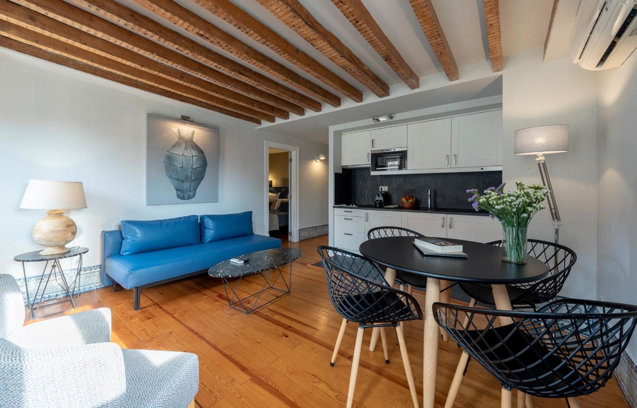 One-Bedroom Apartment - Twin photo 1