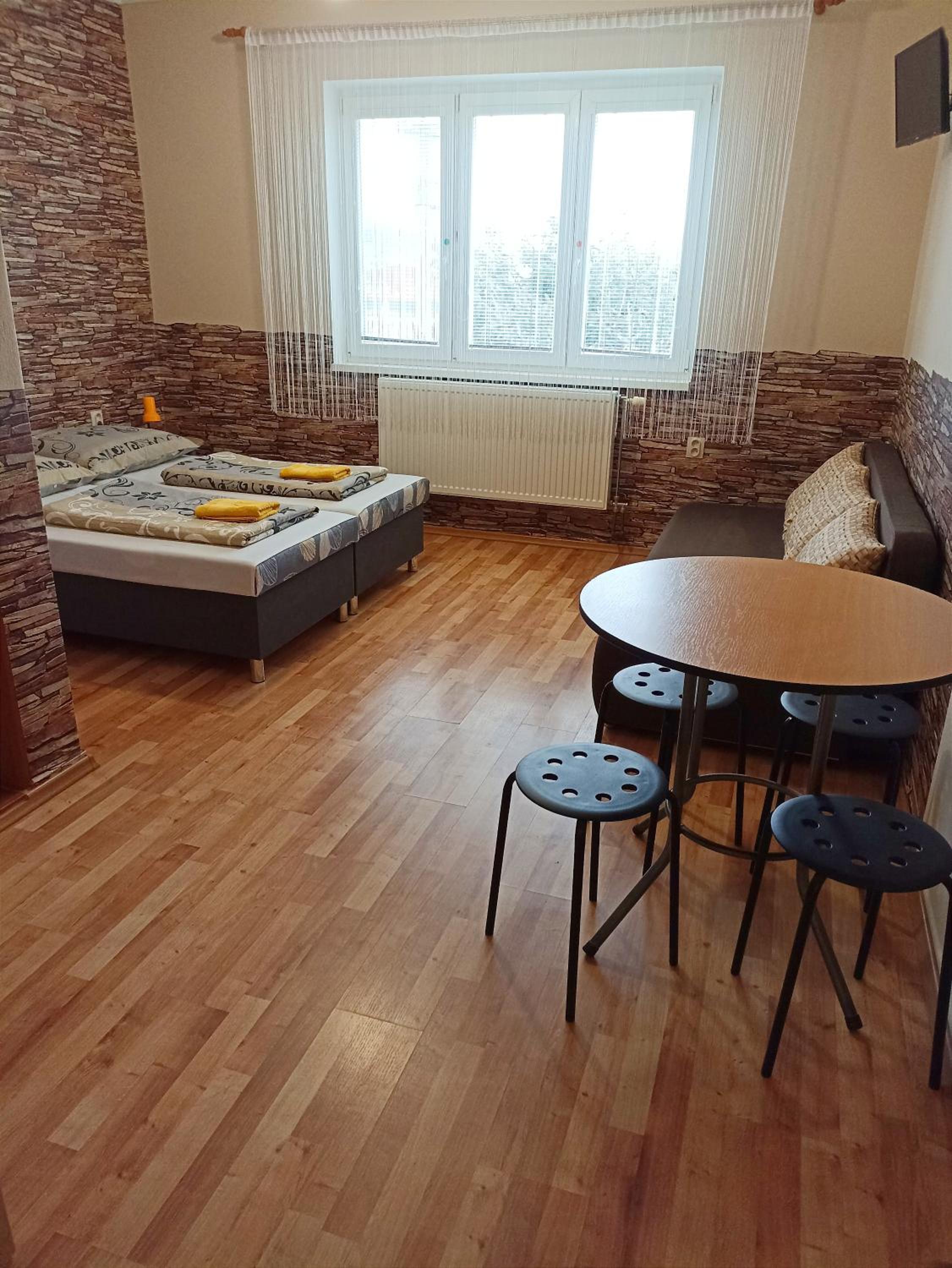 Quadruple Room with Private Bathroom - Photo 9