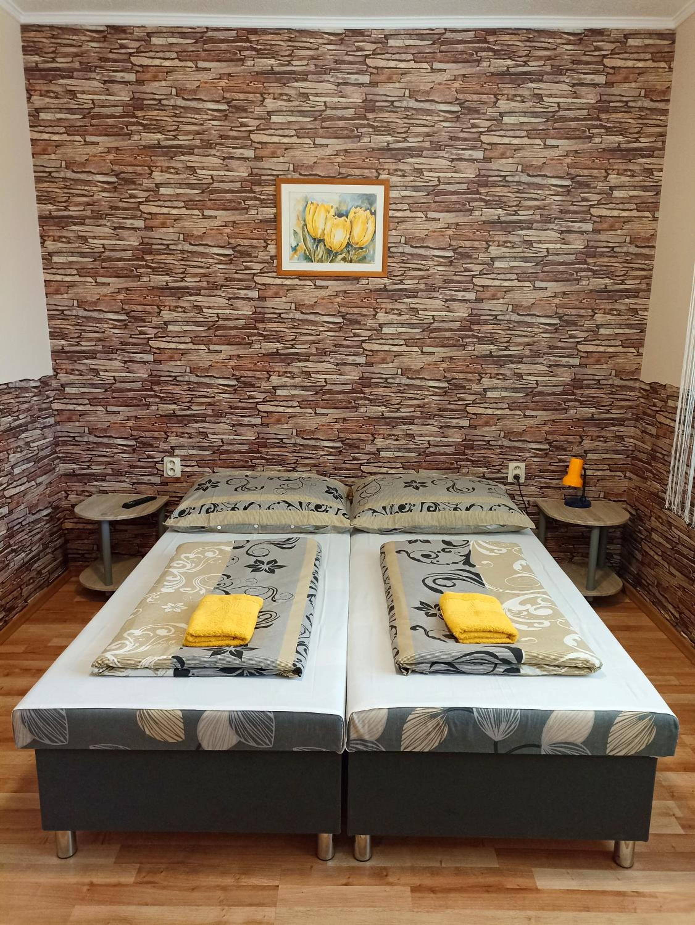 Quadruple Room with Private Bathroom - Photo 5