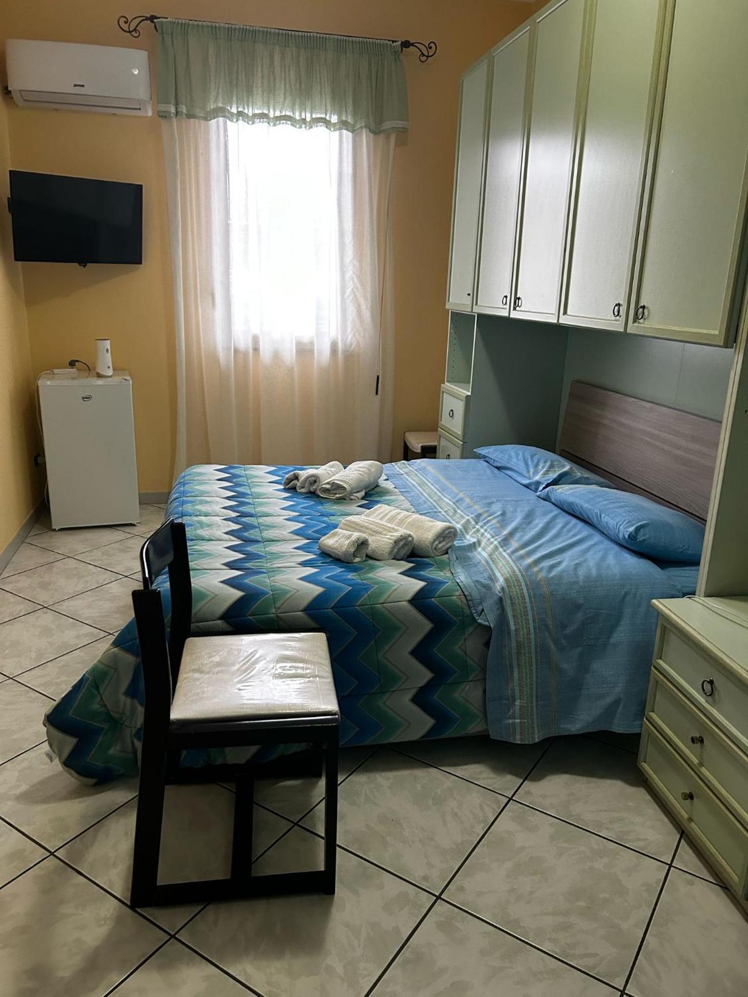 Double or Twin Room with Shared Bathroom photo 1