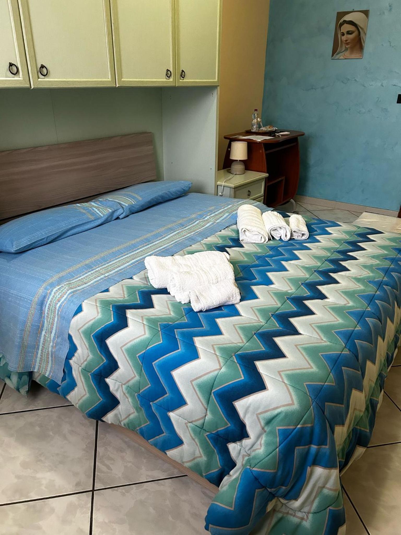 Double or Twin Room with Shared Bathroom photo 2