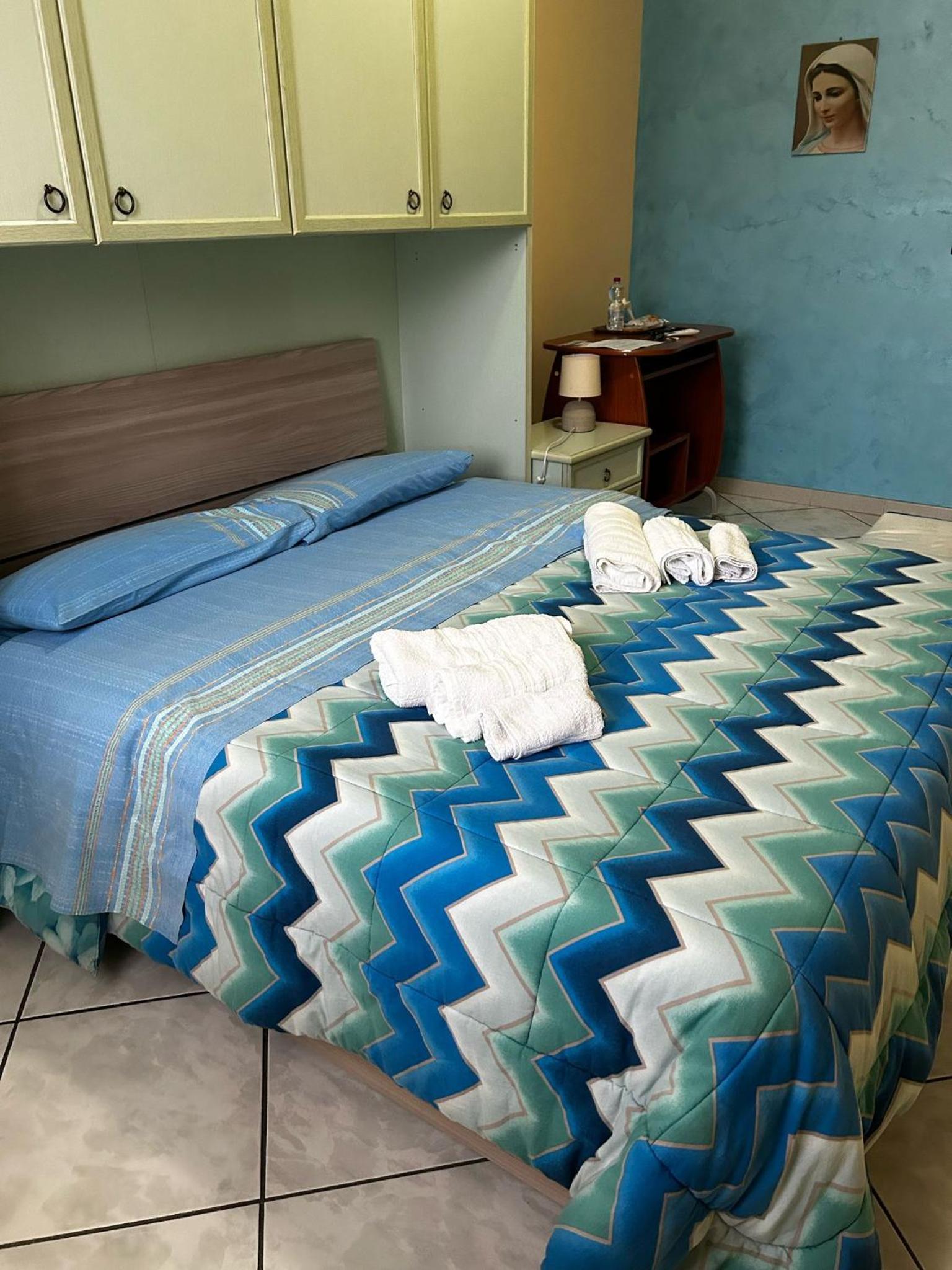Double or Twin Room with Shared Bathroom photo 3