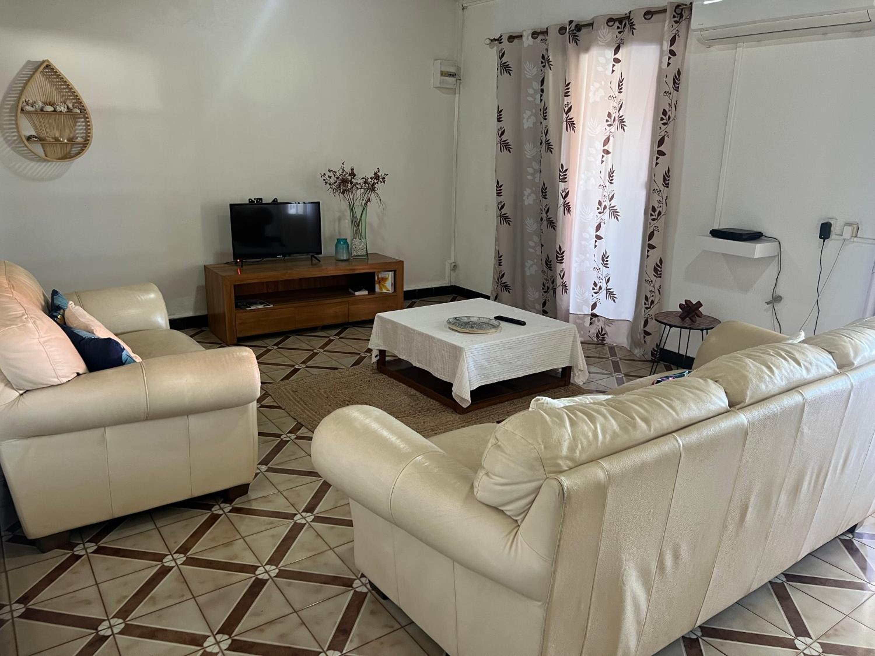 Three-Bedroom House photo 3