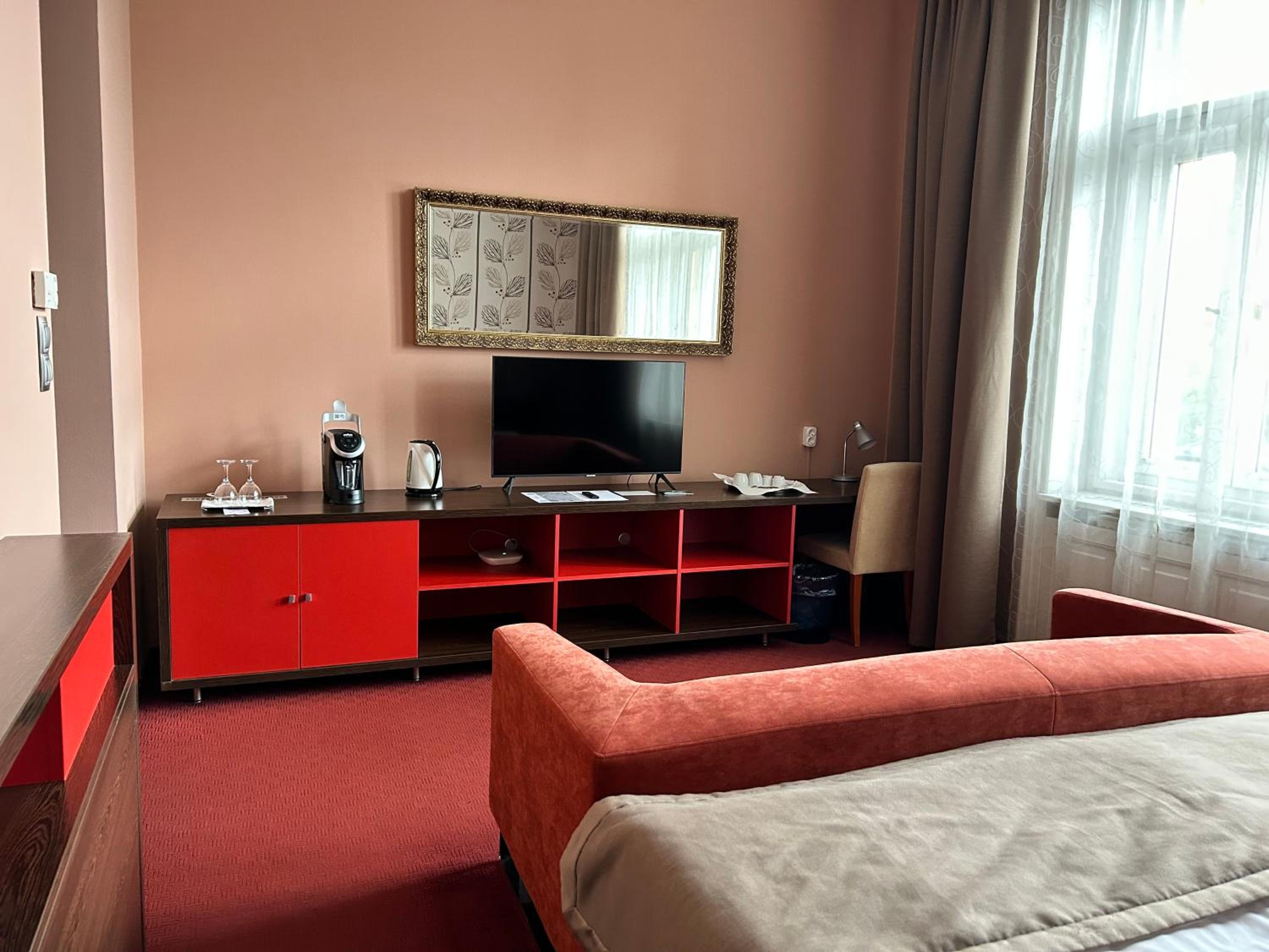 Deluxe Room - Photo 11