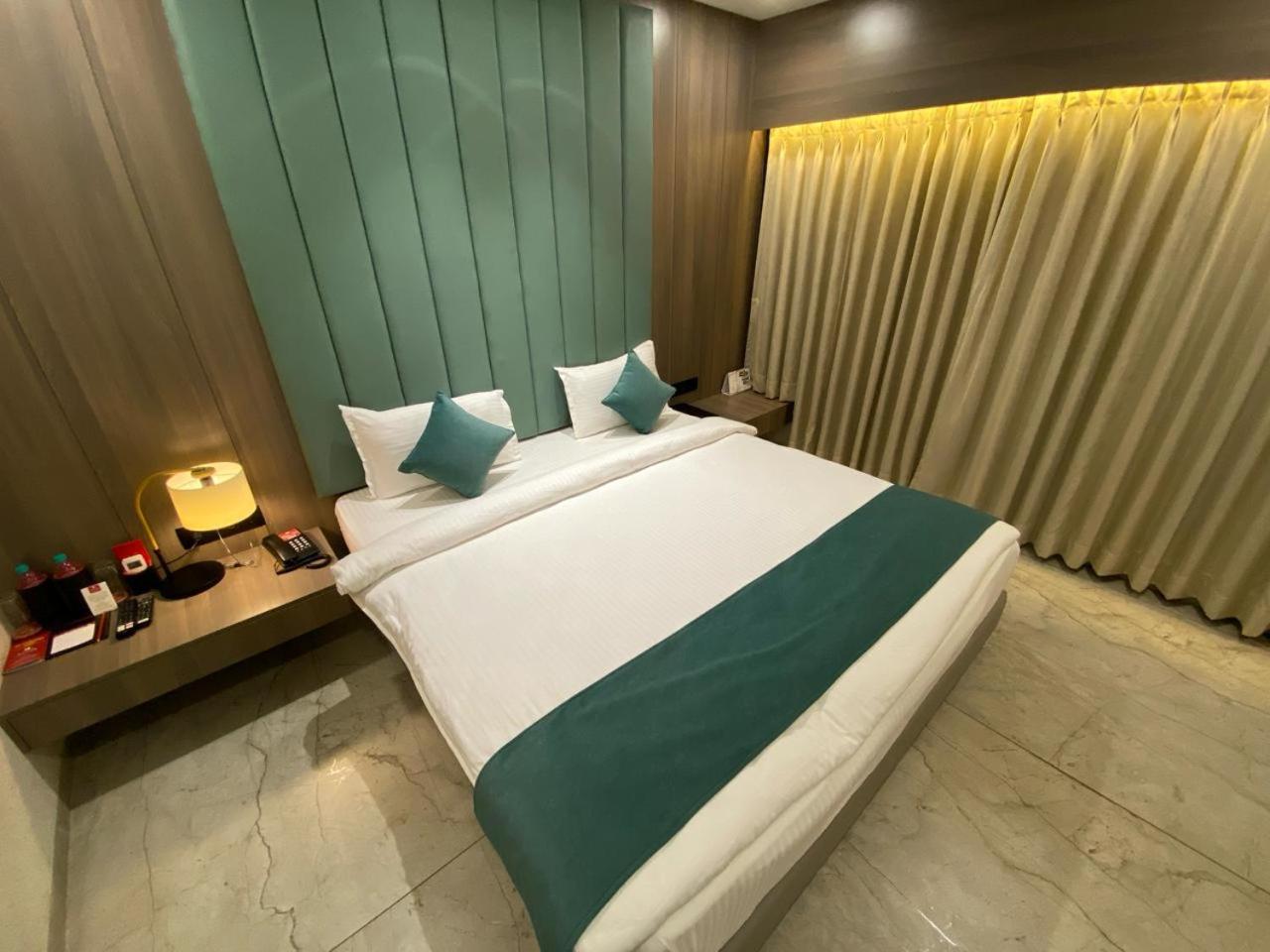Suite - Photo 7