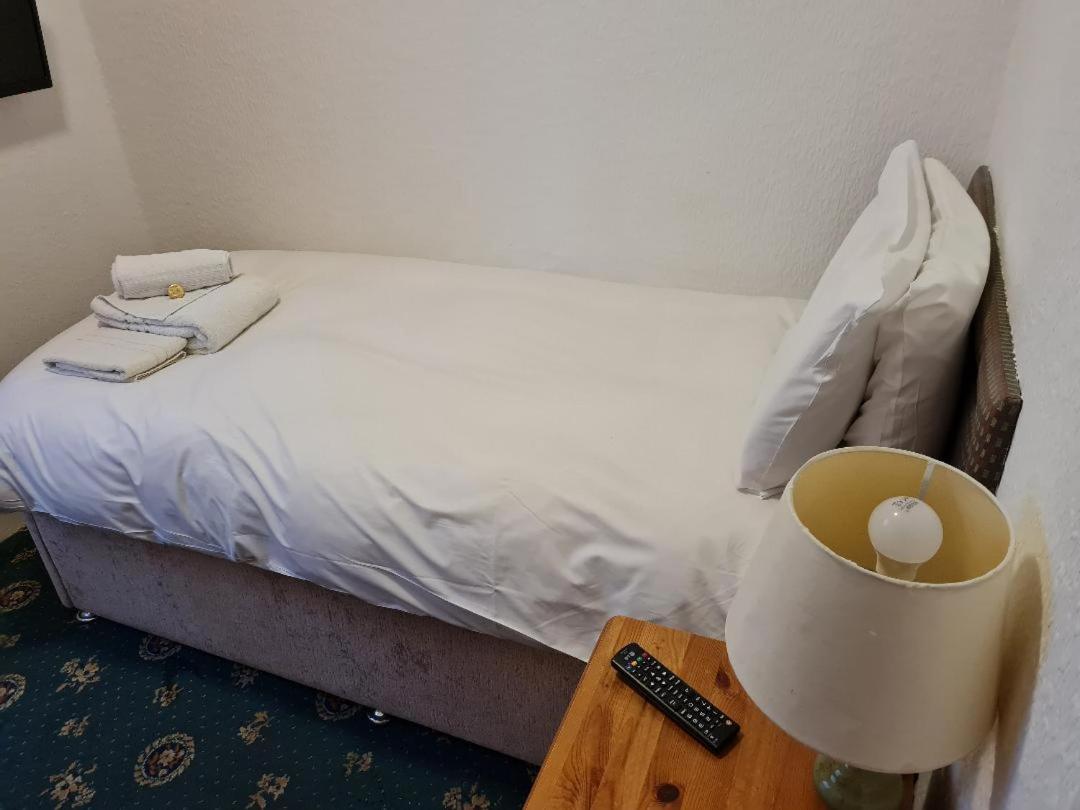 Single Room with Private Bathroom photo 3