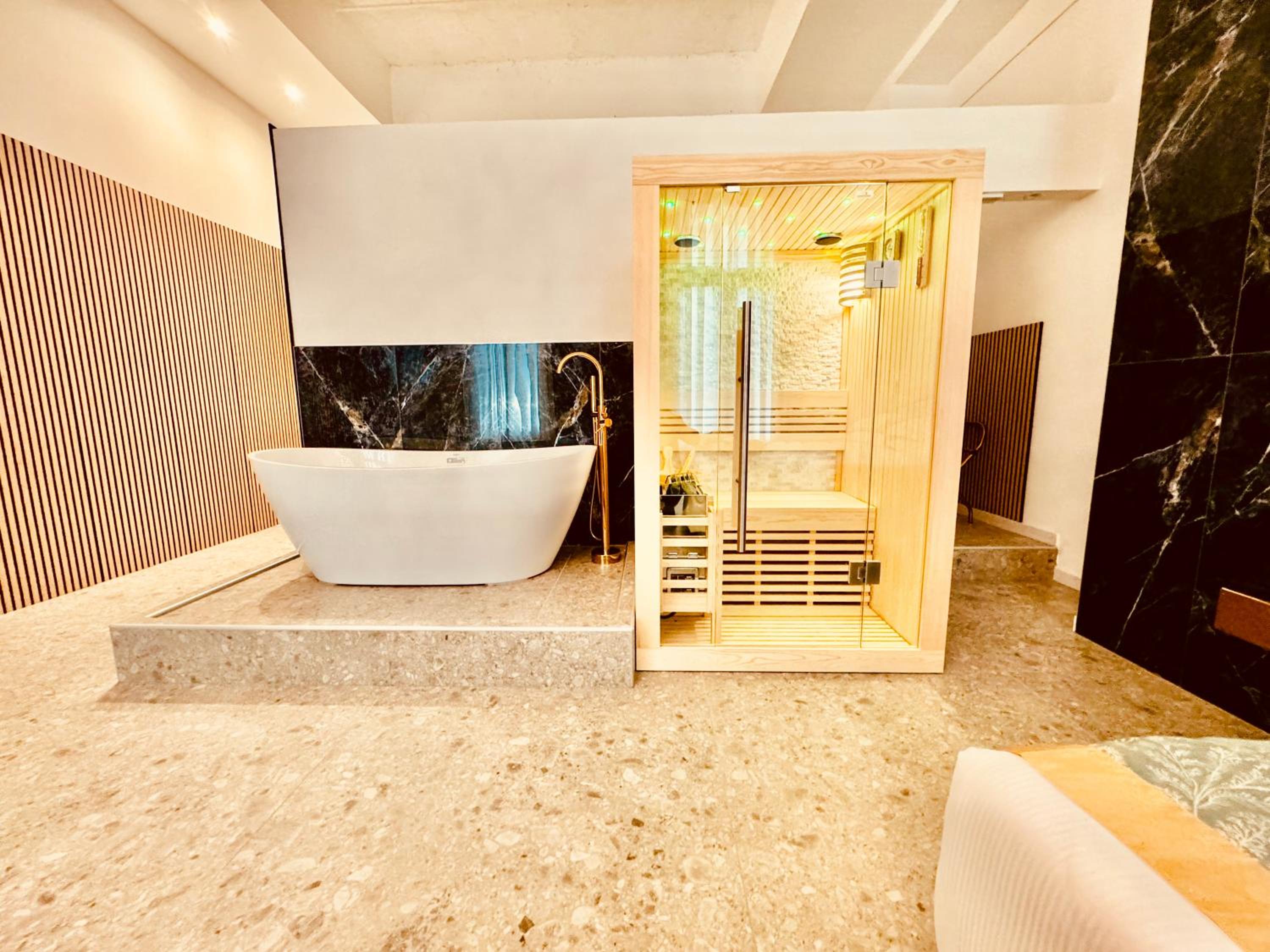 Suite with Sauna - Photo 5