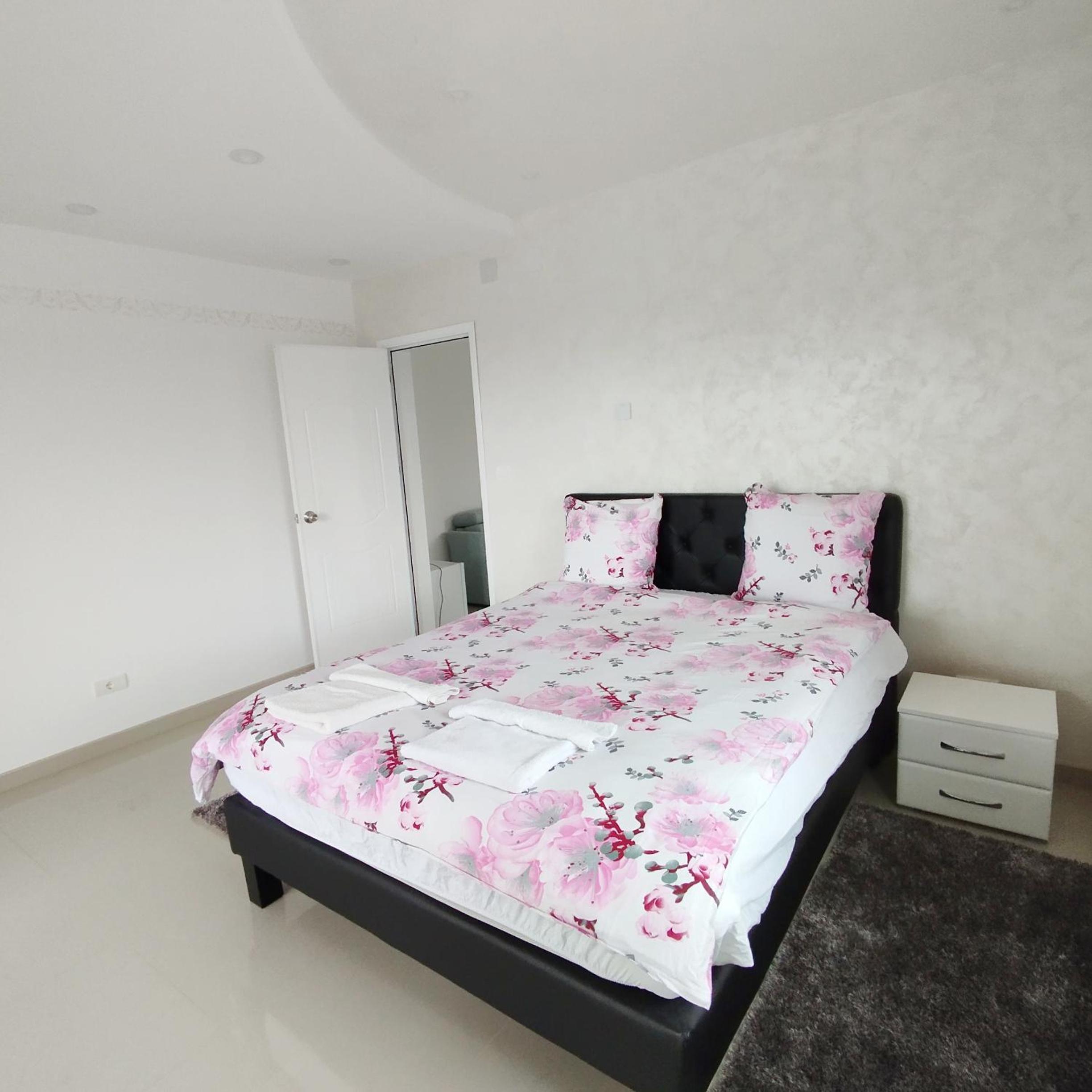 Deluxe Apartment photo 2