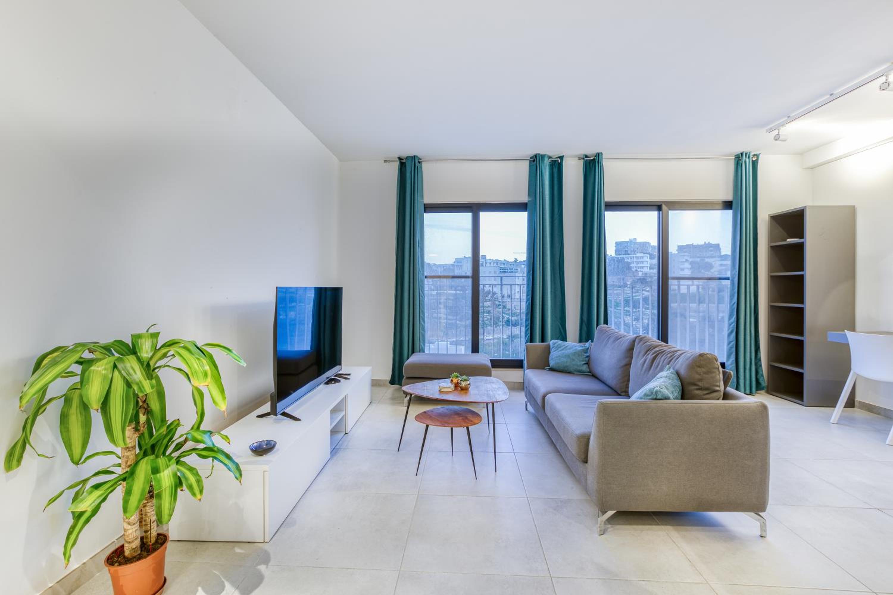 One-Bedroom Apartment photo 1