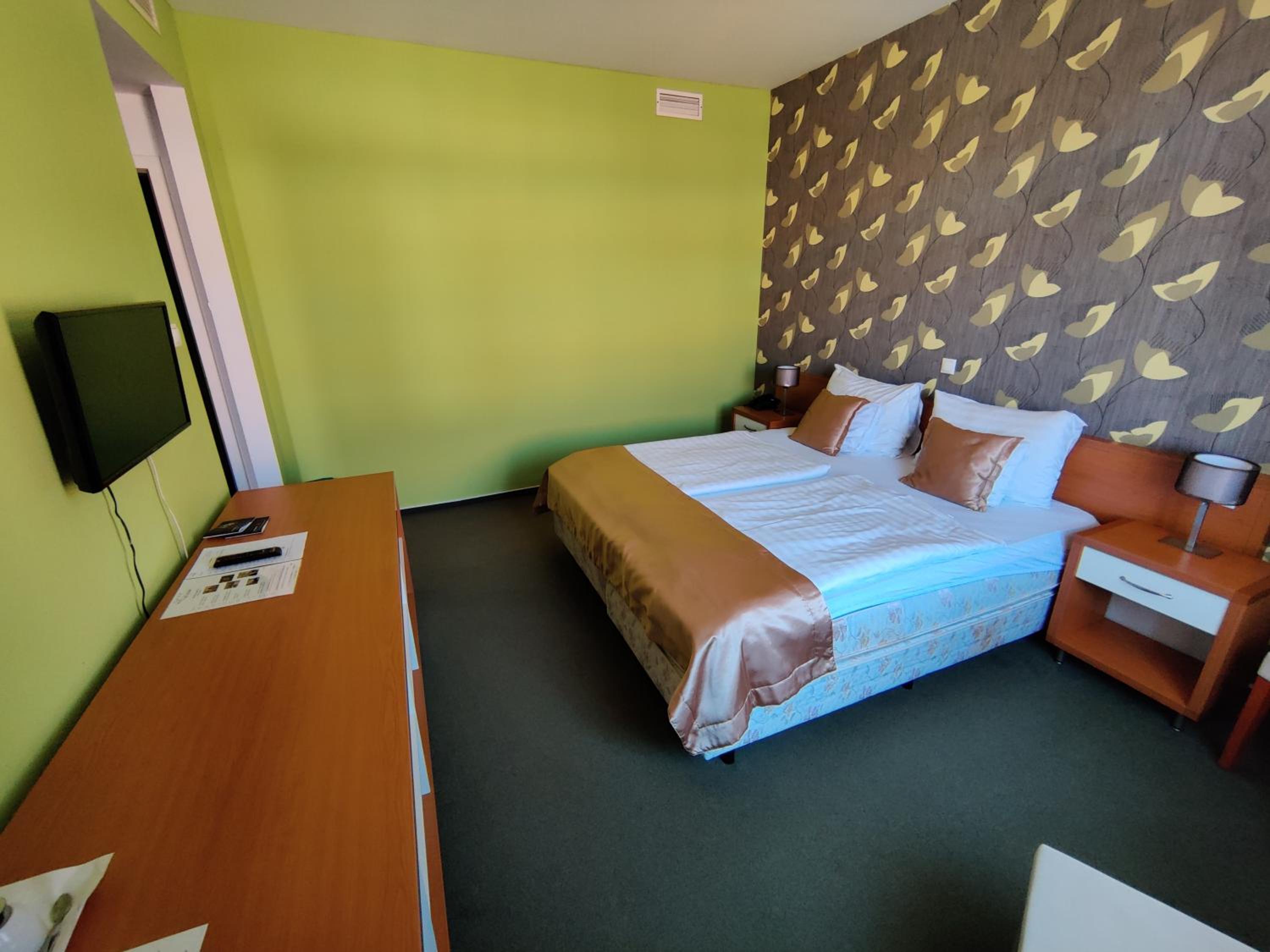 Double Room - Photo 2