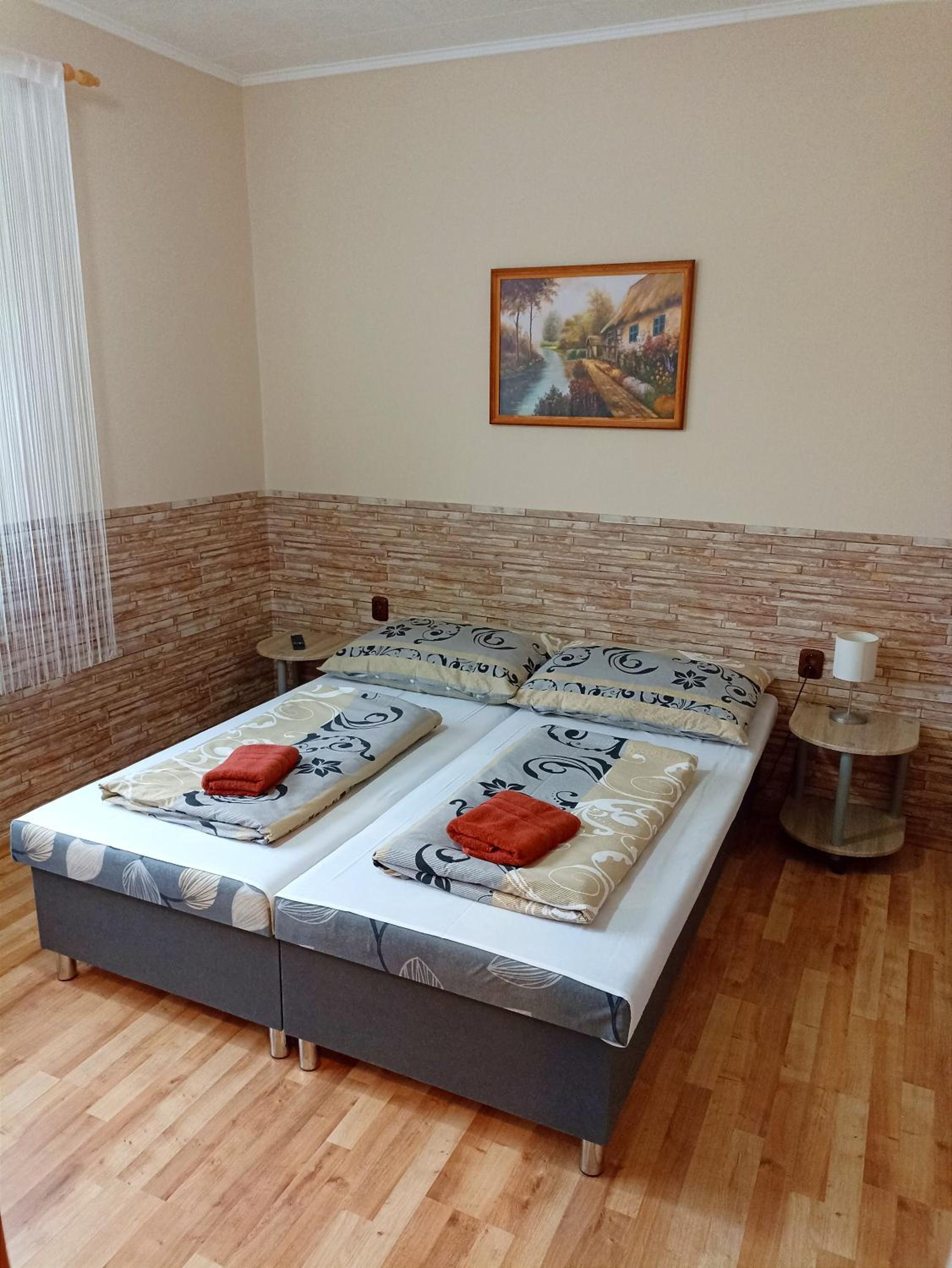 Twin Room with Private Bathroom - Photo 1