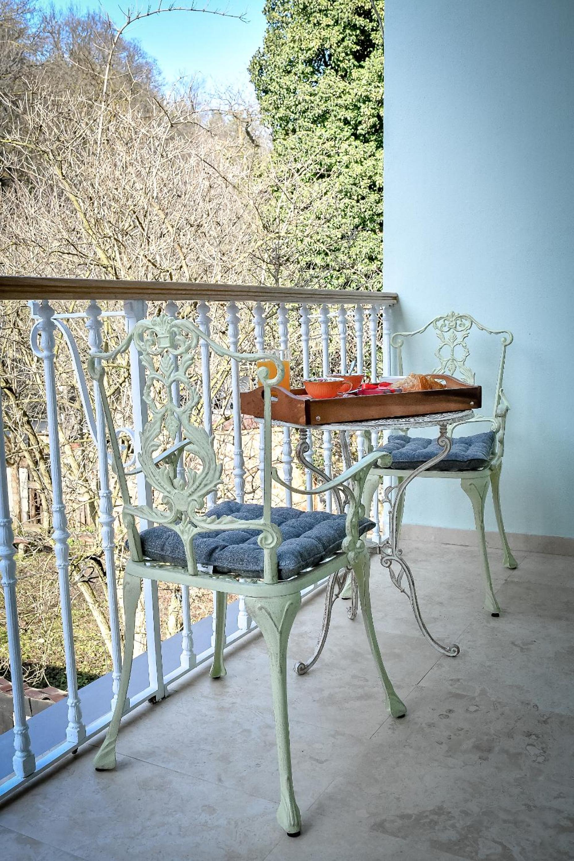 Apartment with Balcony - Photo 8