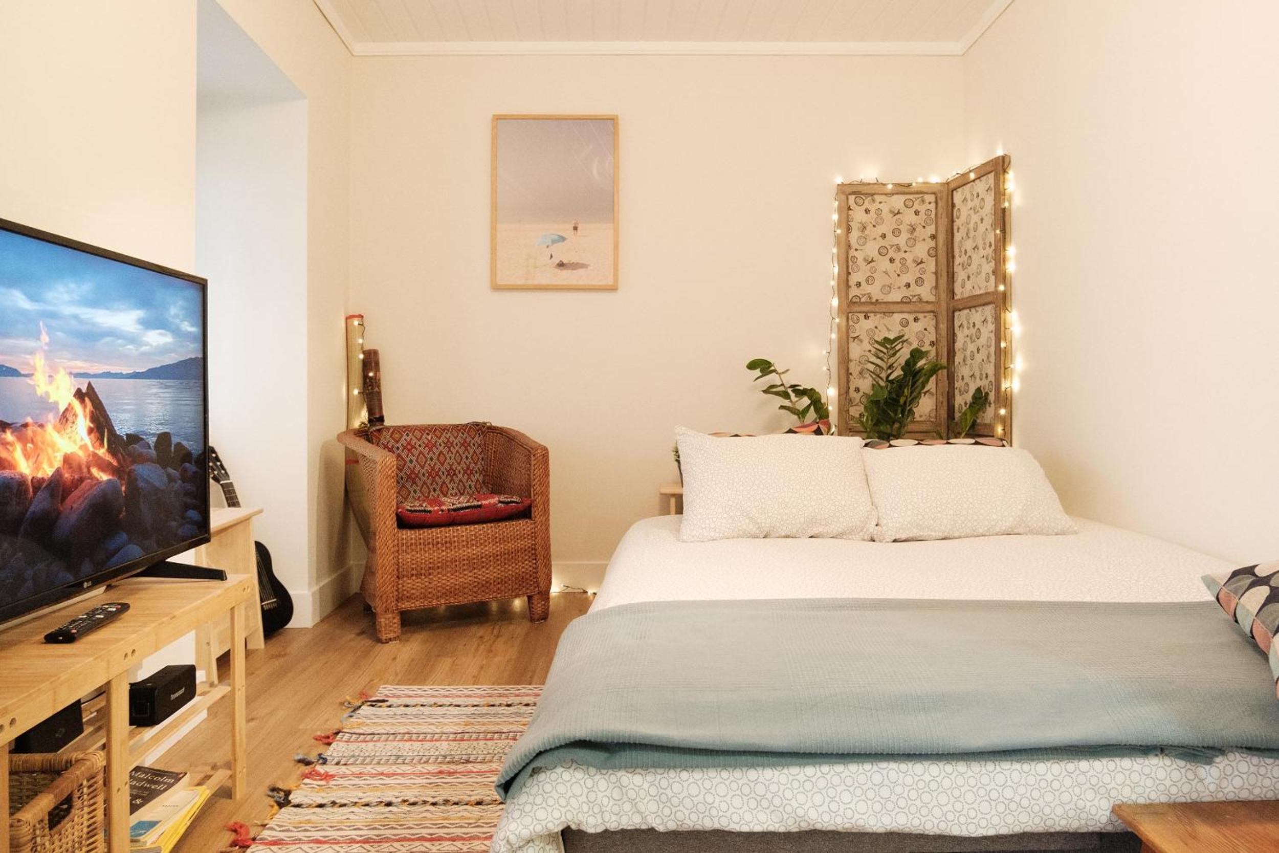 One-Bedroom Apartment photo 1