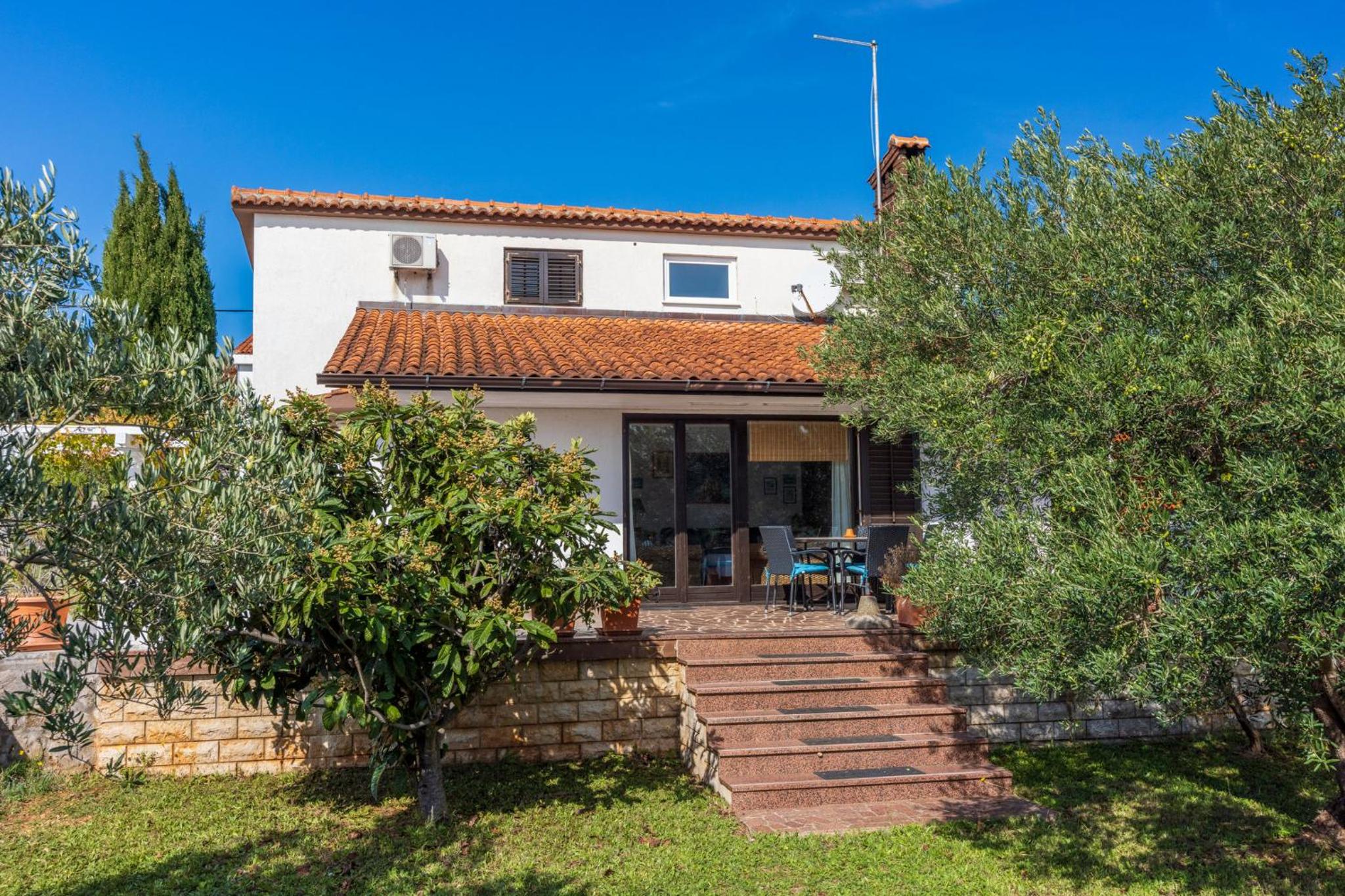 Three-Bedroom House photo 2