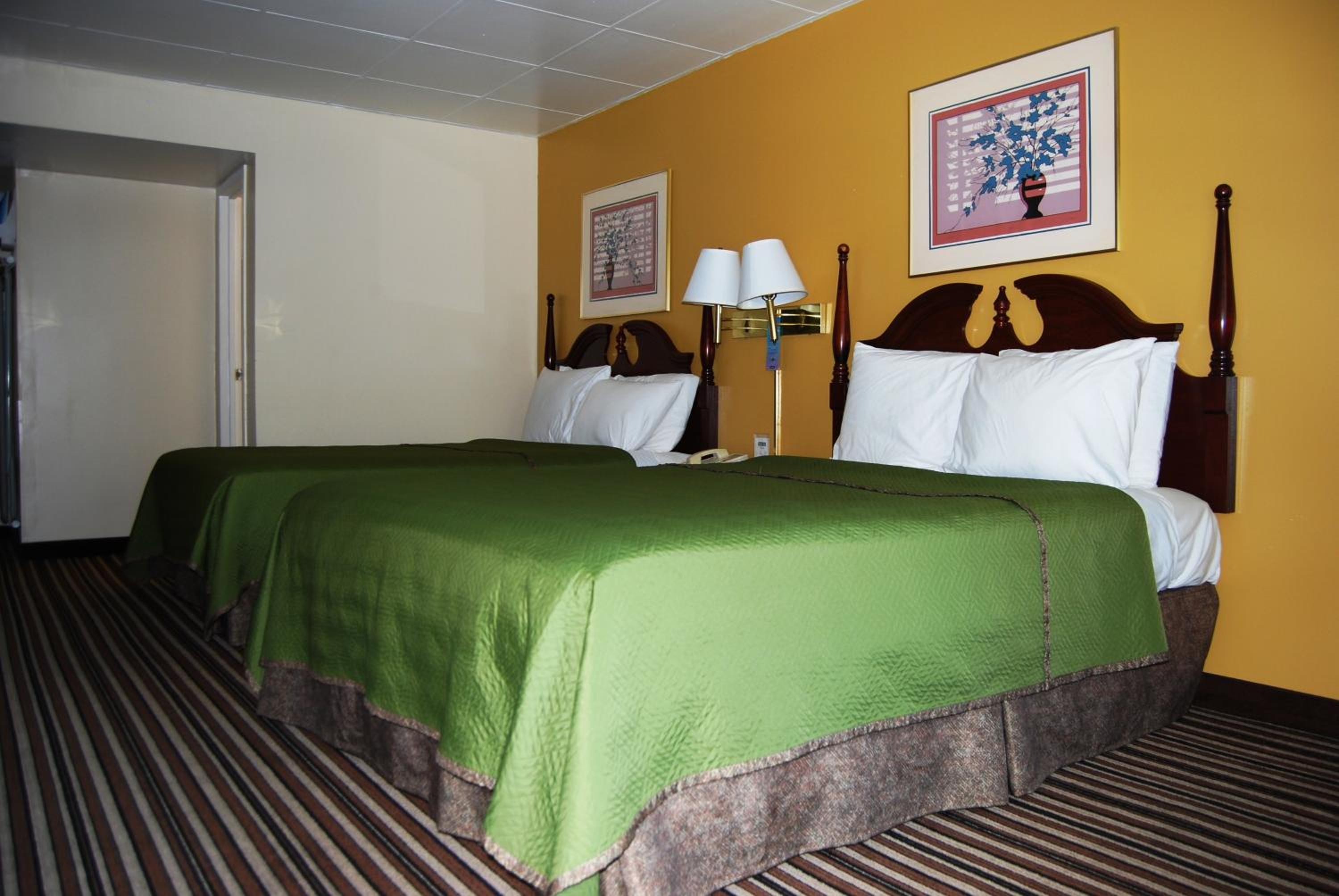 Queen Room with Two Queen Beds - Disability Access/Non-Smoking photo 2