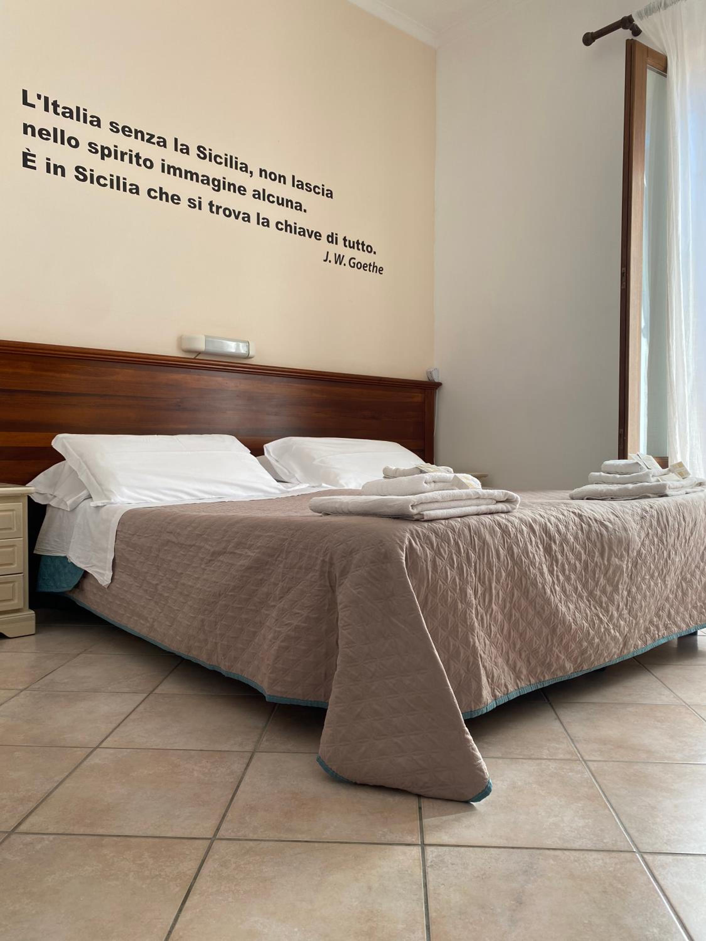 Double Room - Photo 12