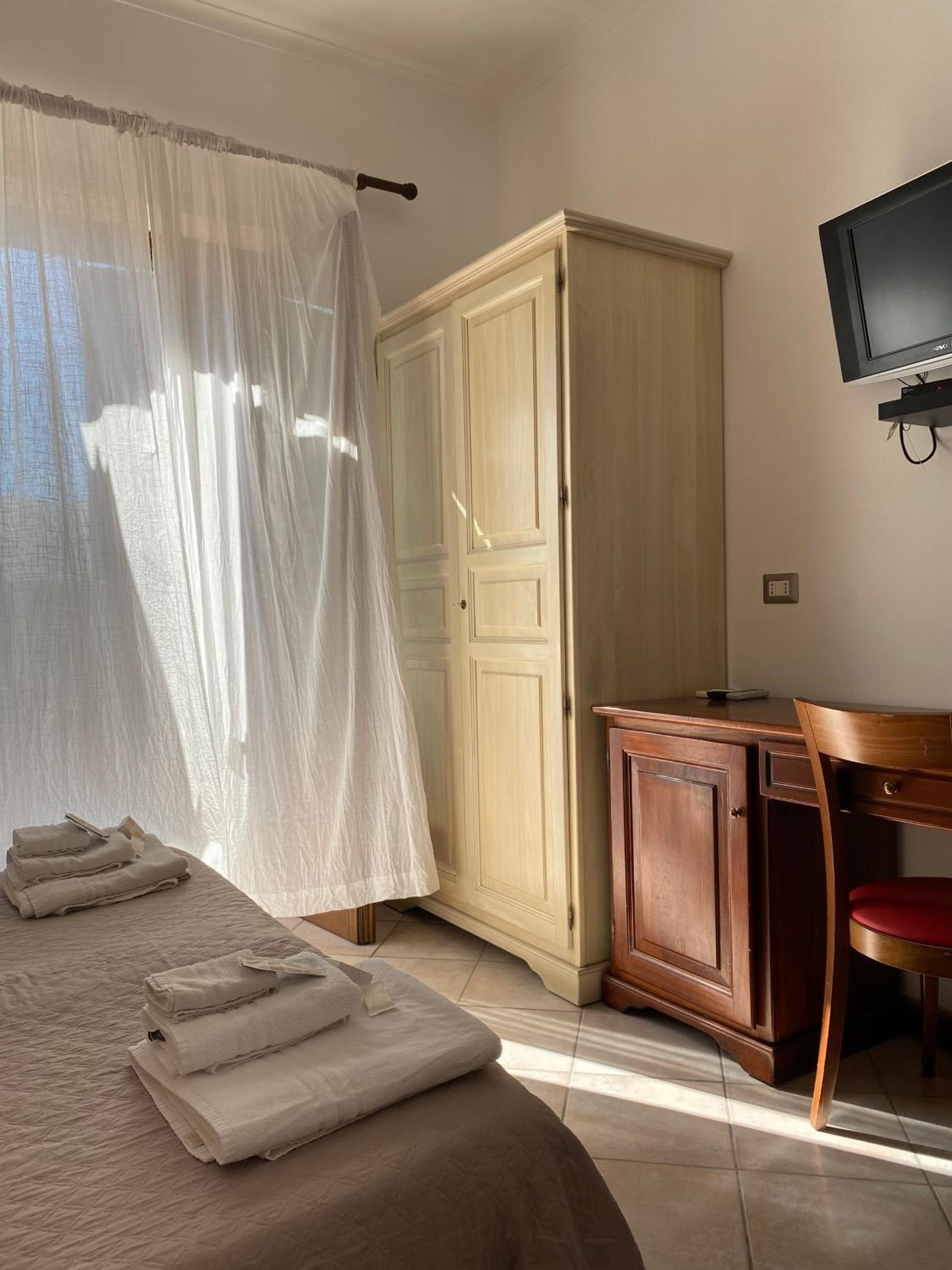 Double Room - Photo 13