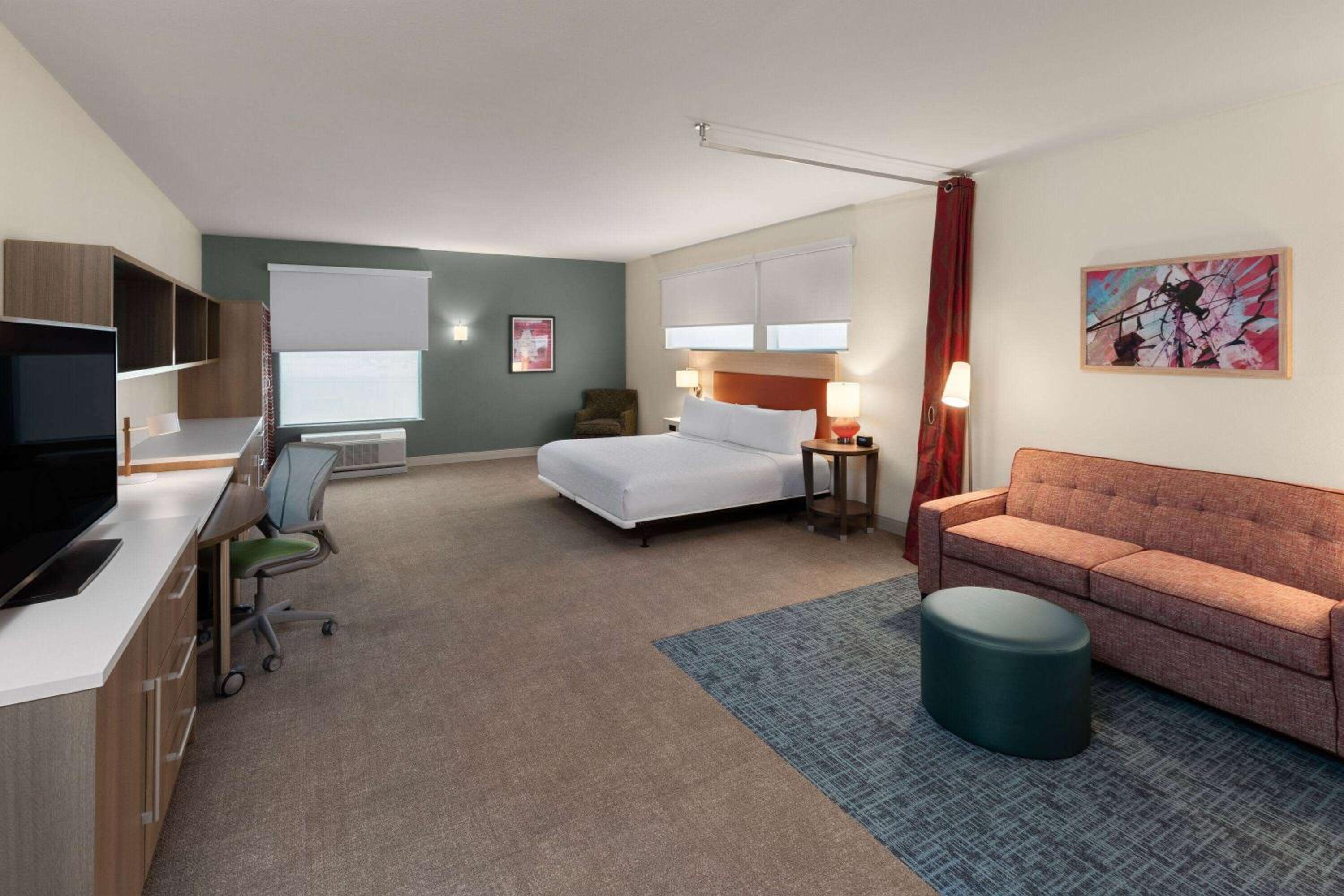 1 King Bed, Studio