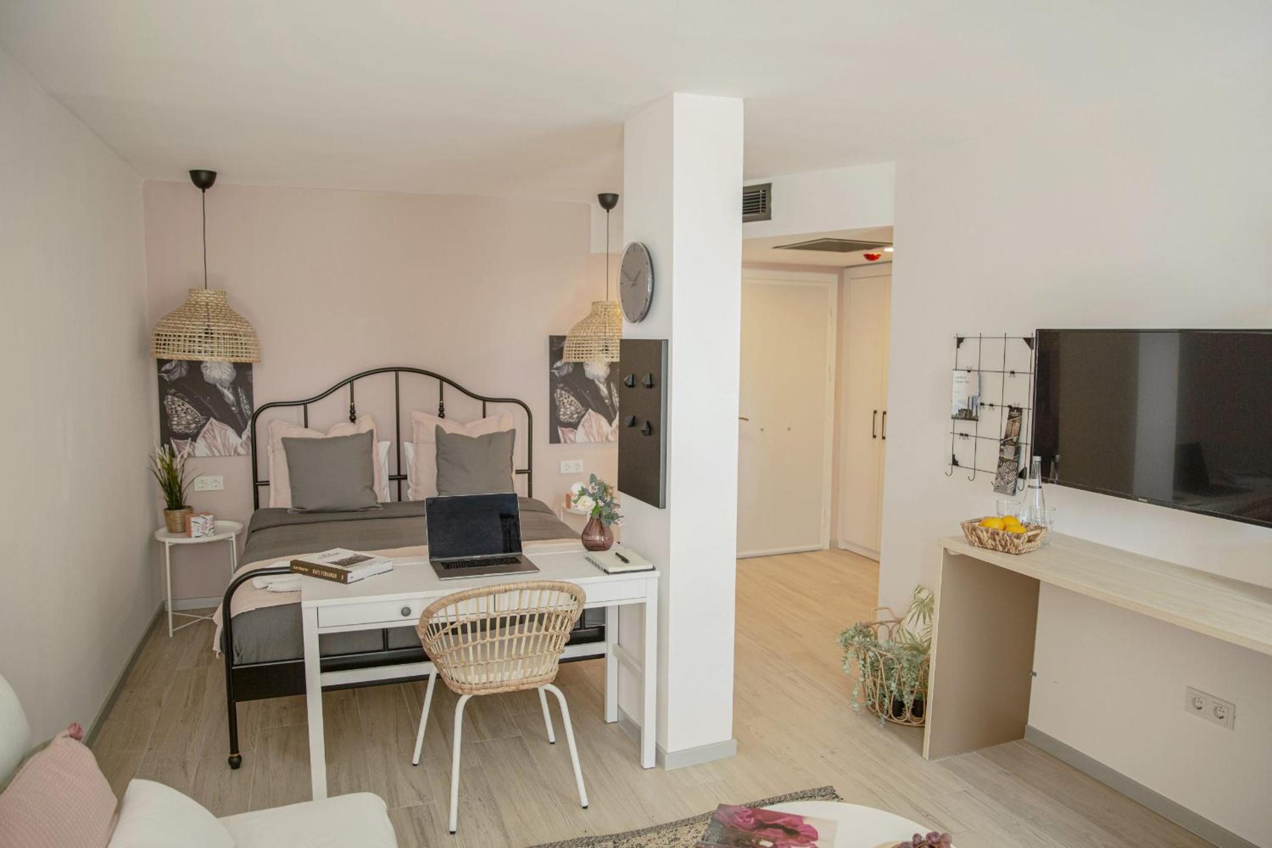 Deluxe Double Room - Photo 7